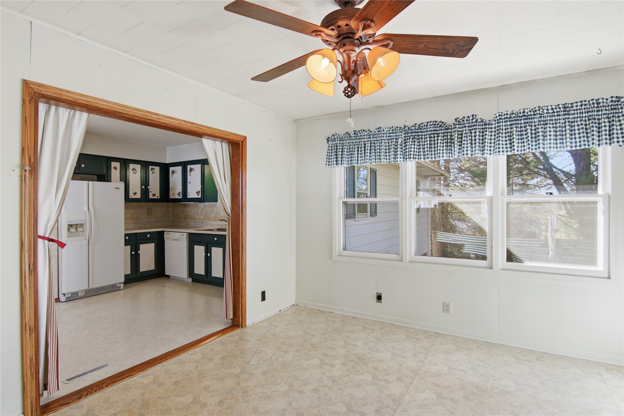 921 S Main Court Property Photo 5