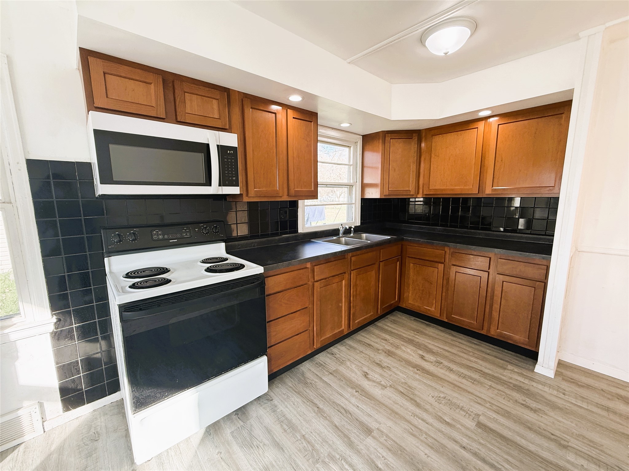 203 College Avenue Property Photo 2