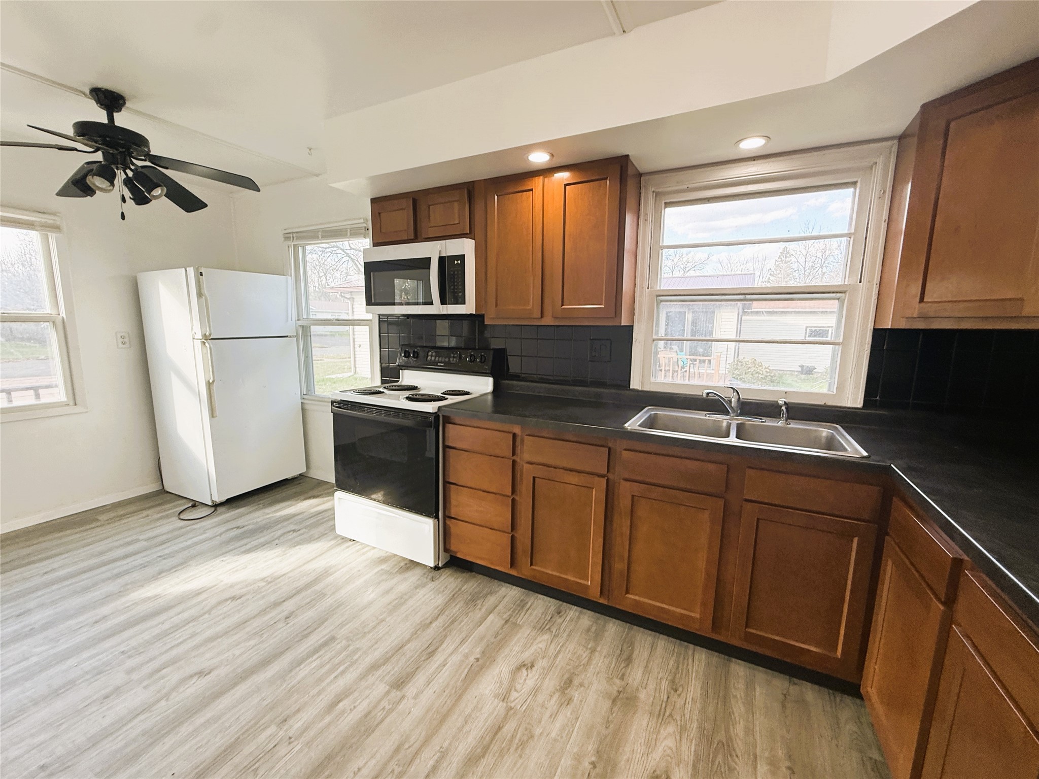 203 College Avenue Property Photo 8