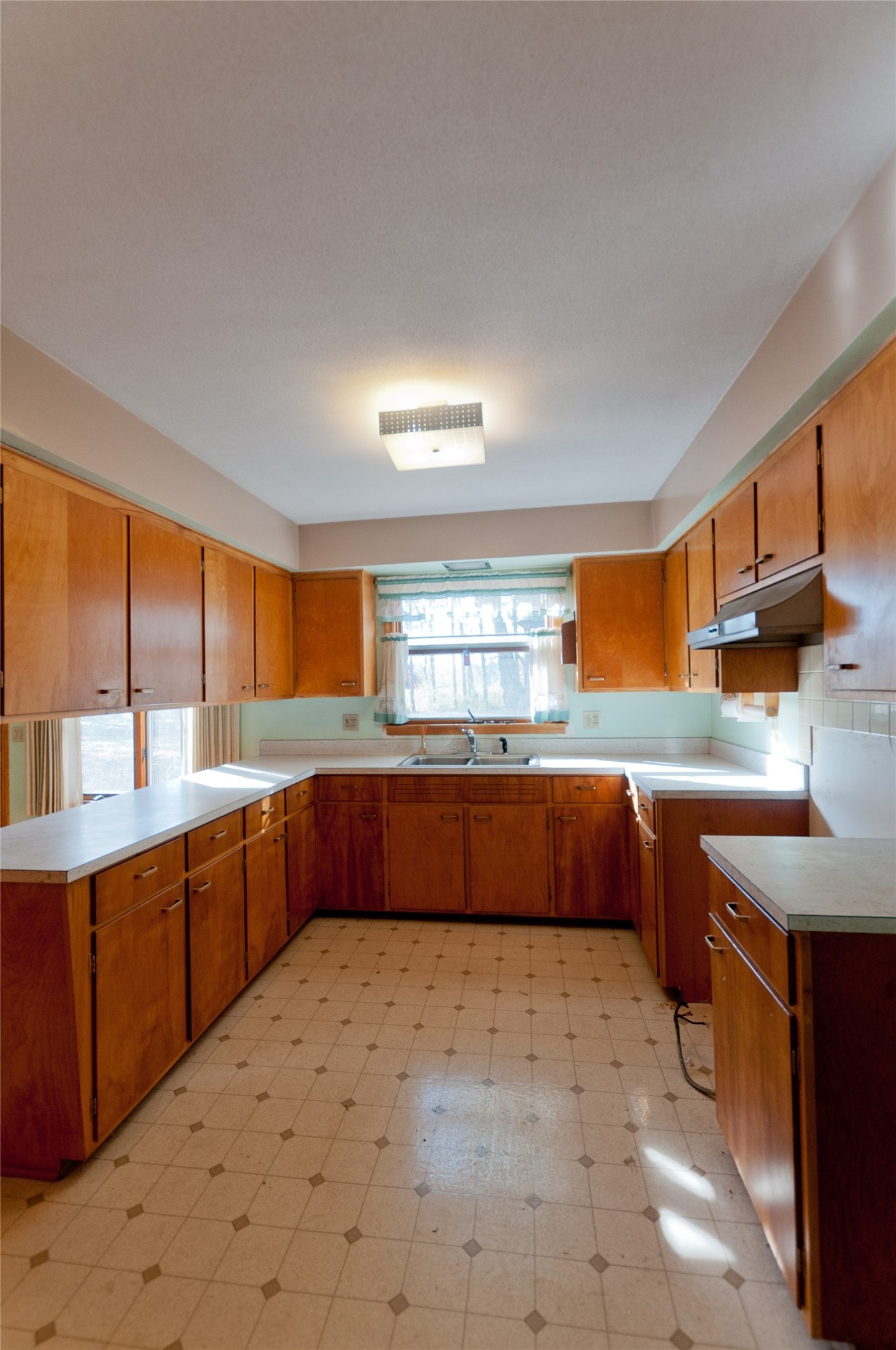 2227 20 1/2-20 1/4 Street Property Photo 12