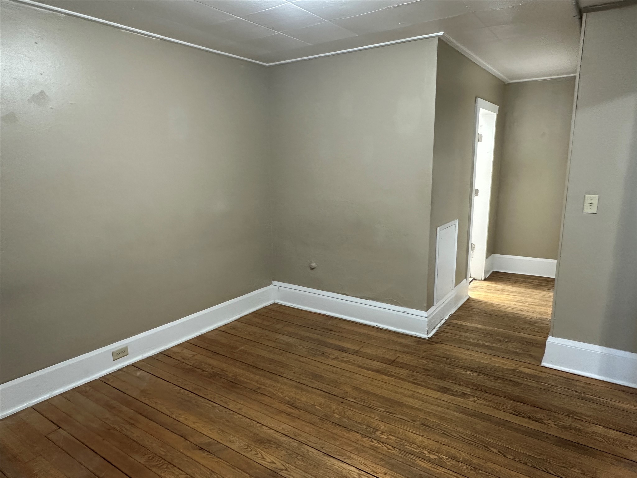 123 1/2 S Main Street 306 Property Photo 7