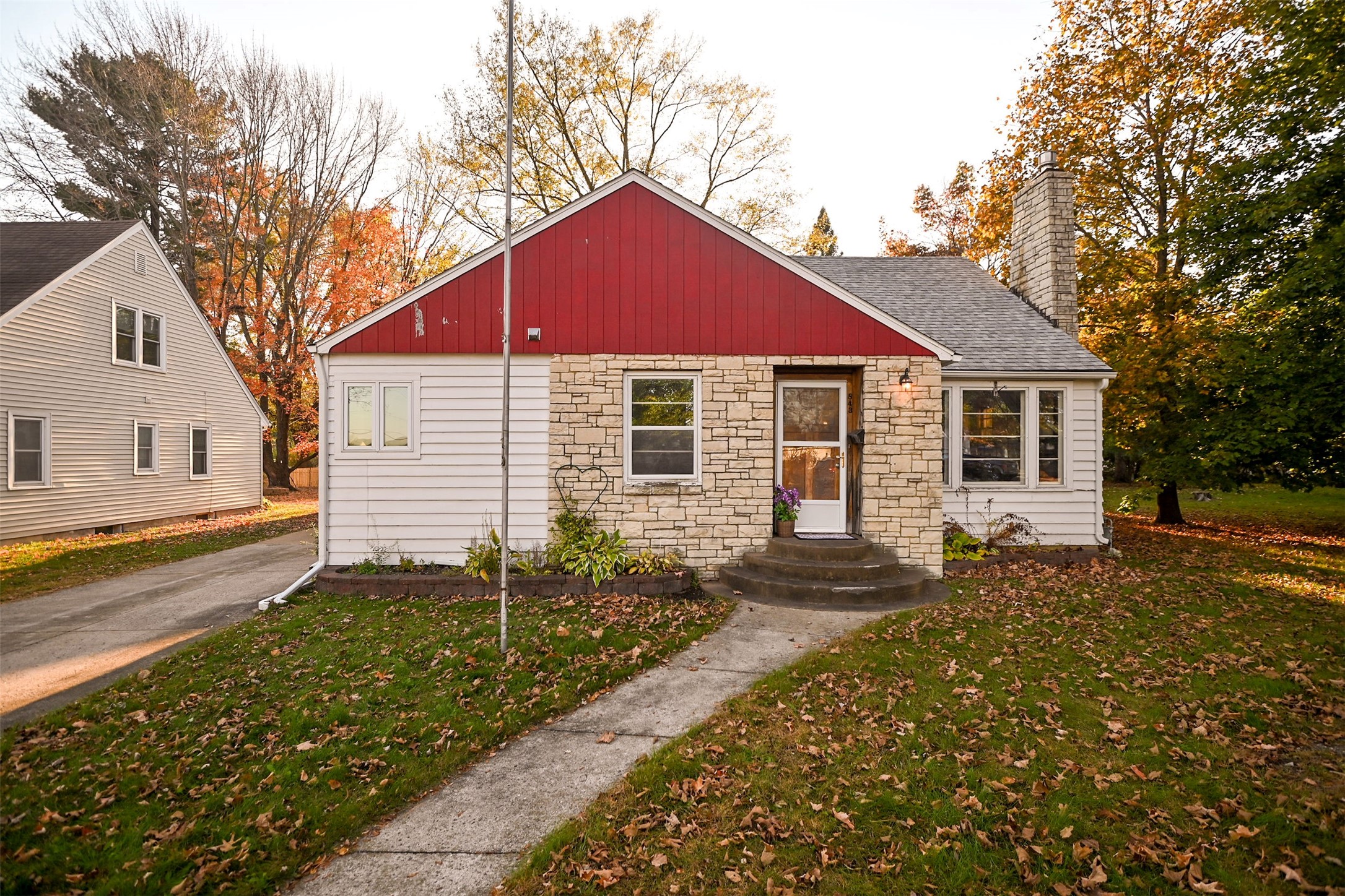 843 Hopwood Avenue Property Photo 2
