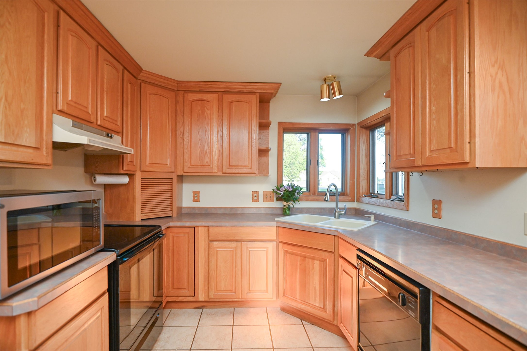 843 Hopwood Avenue Property Photo 4