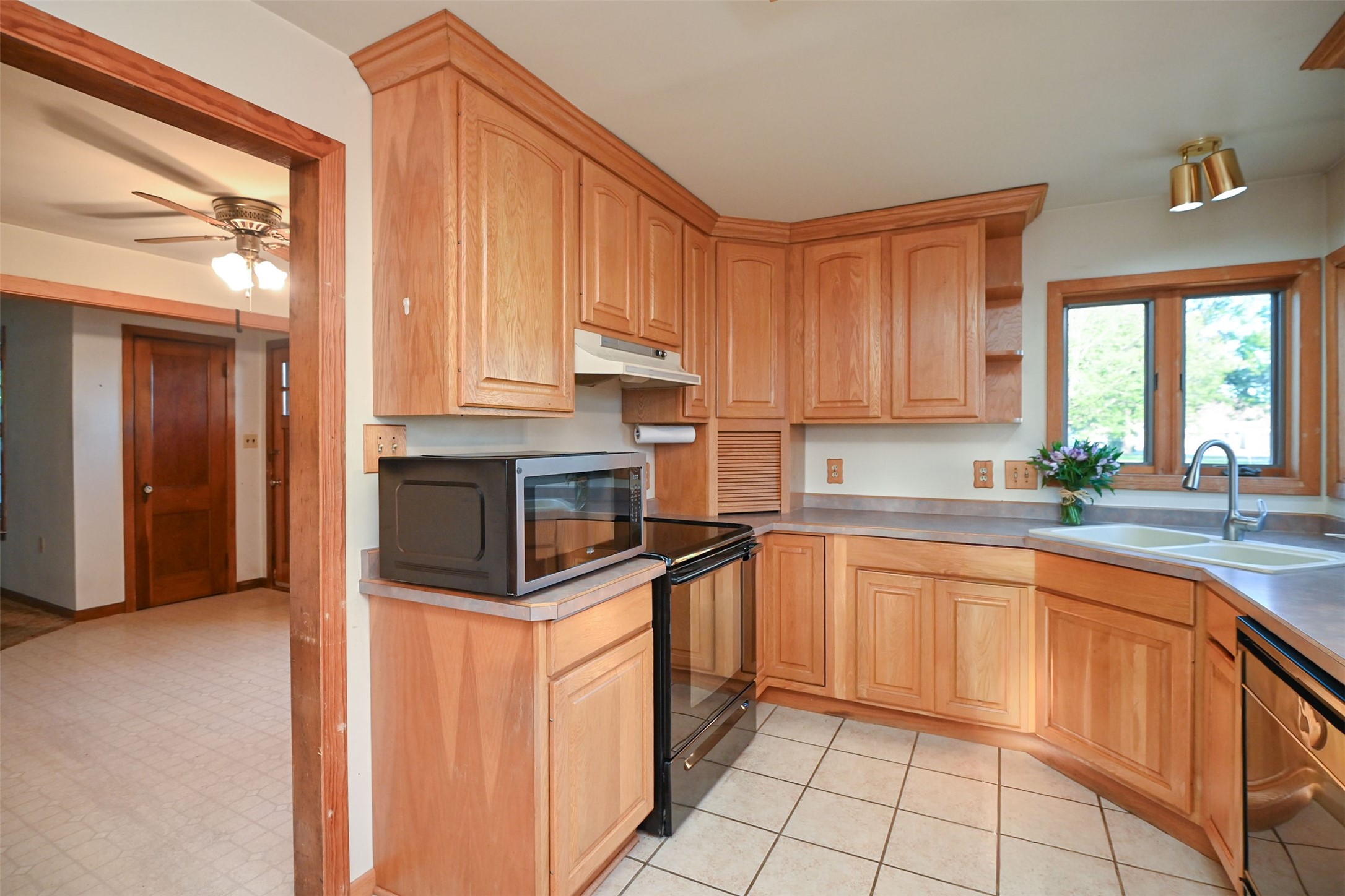843 Hopwood Avenue Property Photo 7