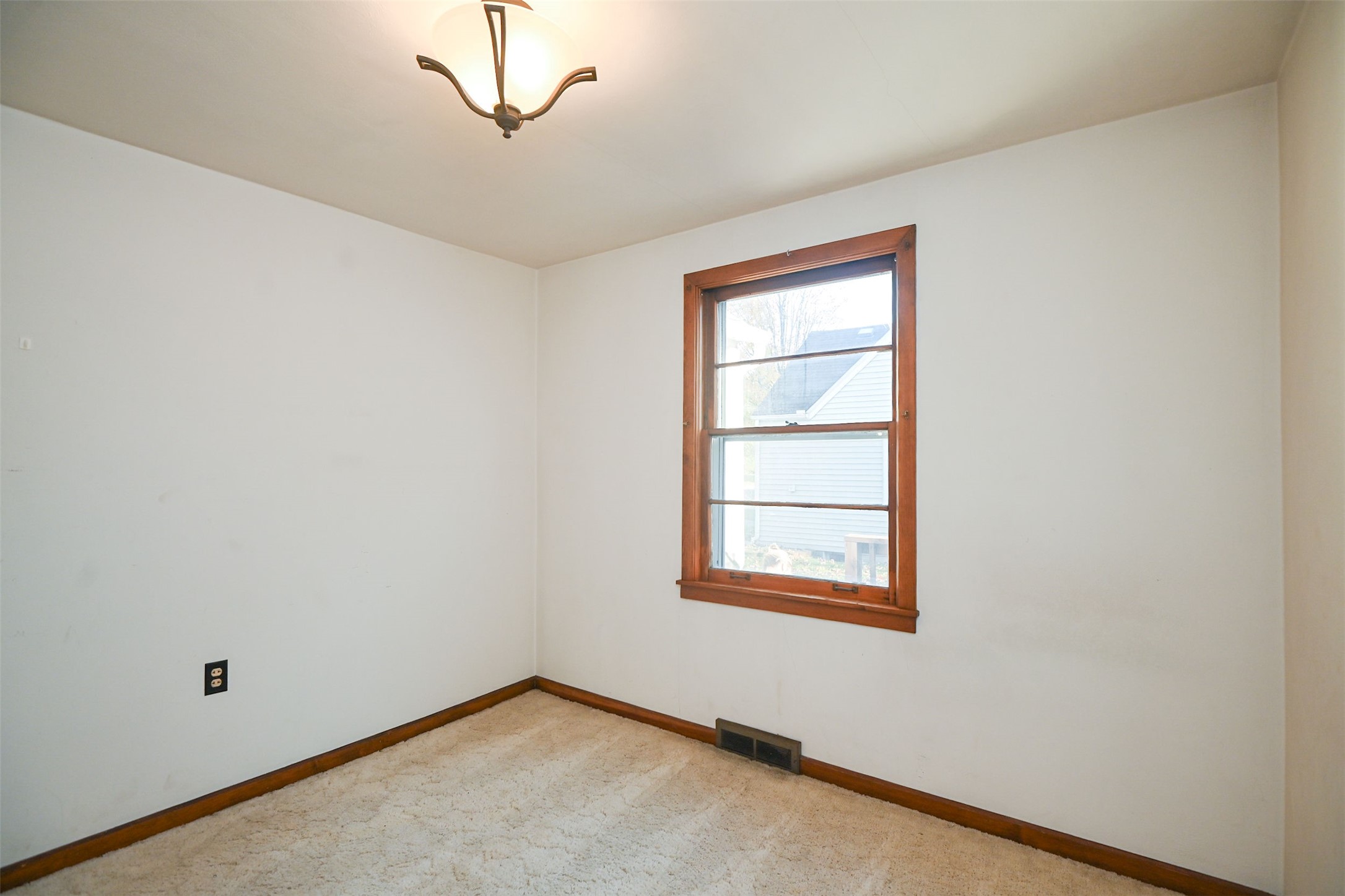 843 Hopwood Avenue Property Photo 16