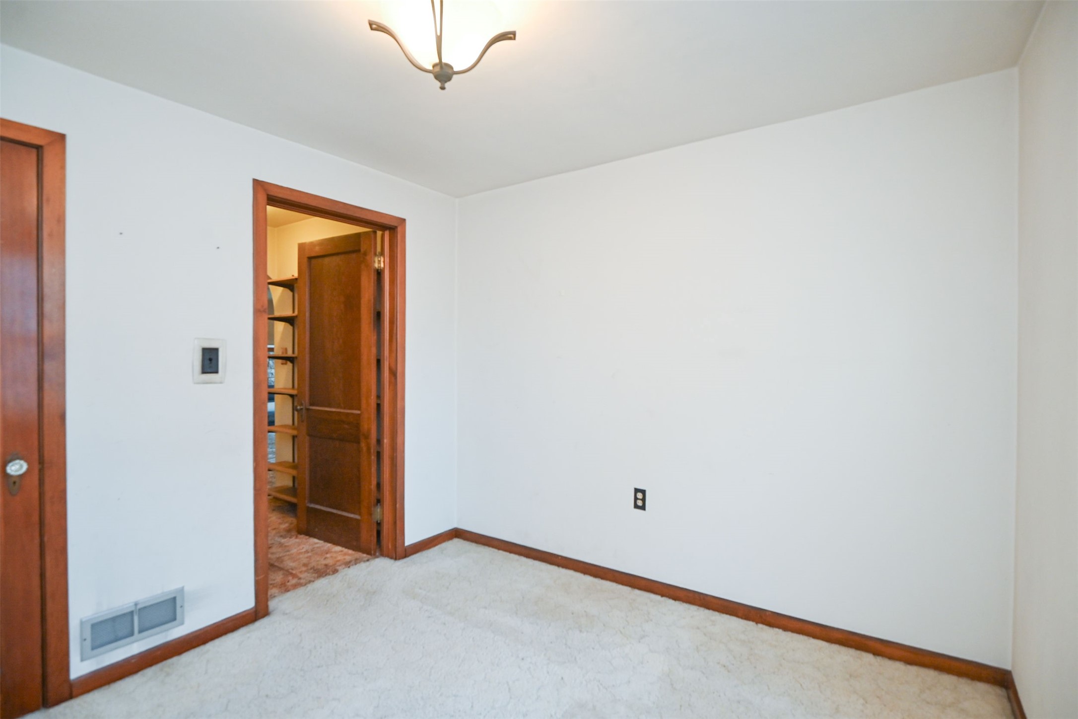 843 Hopwood Avenue Property Photo 17