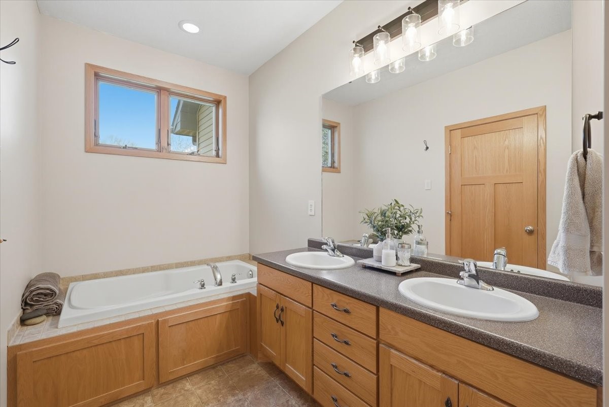 1090 W Silver Fox Drive Property Photo 14
