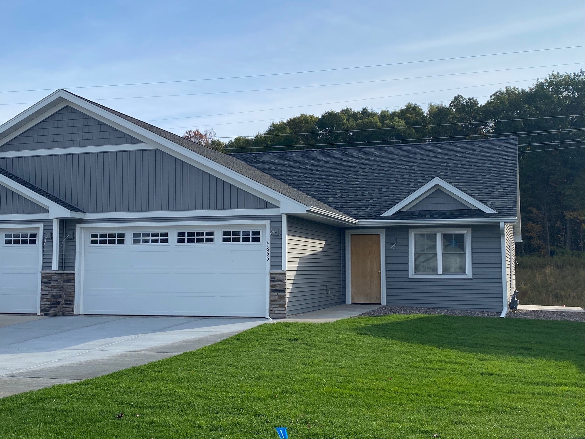 5027 Maple Leaf Path Property Photo 1