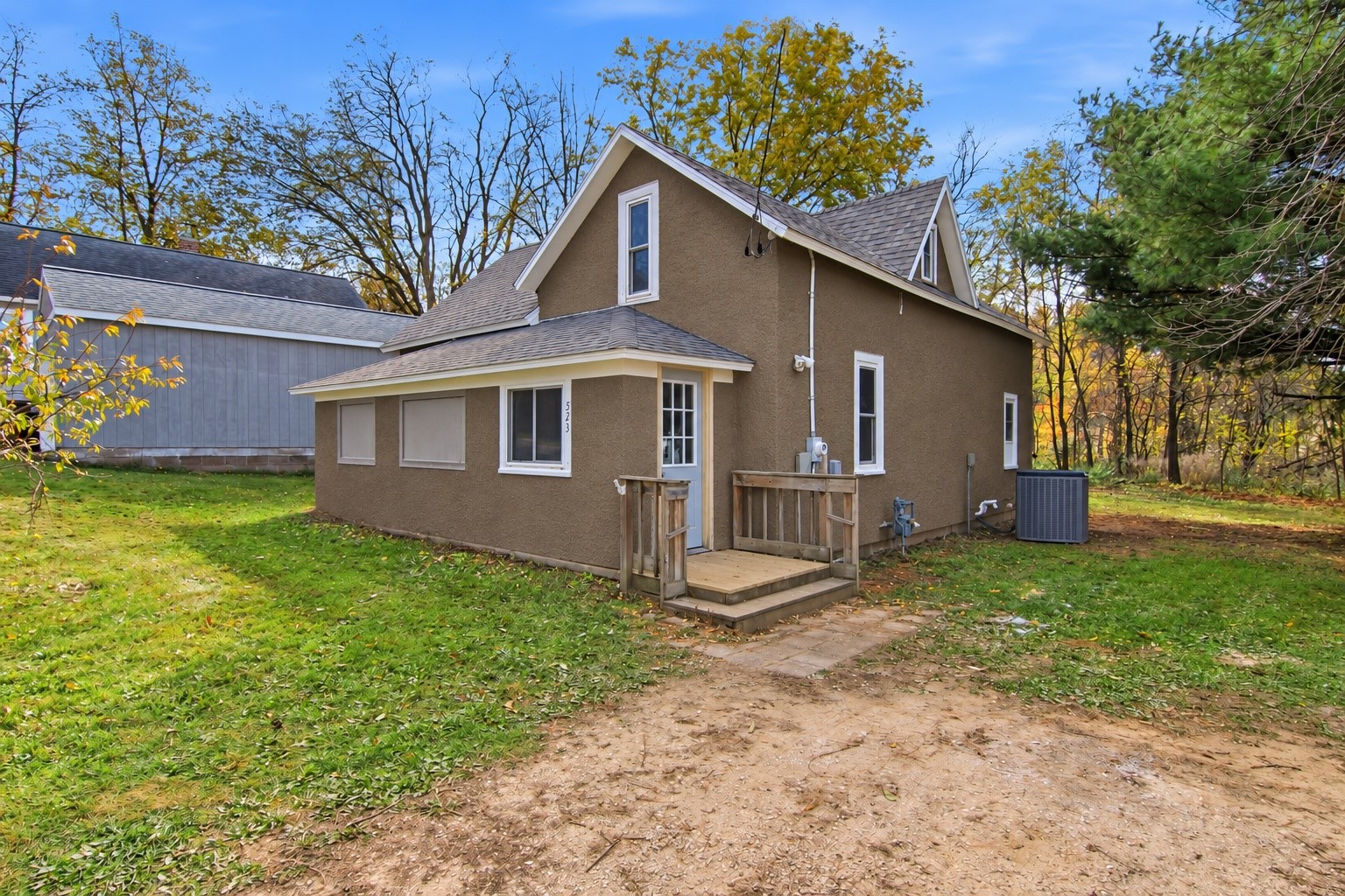 523 7th Avenue W Property Photo 1