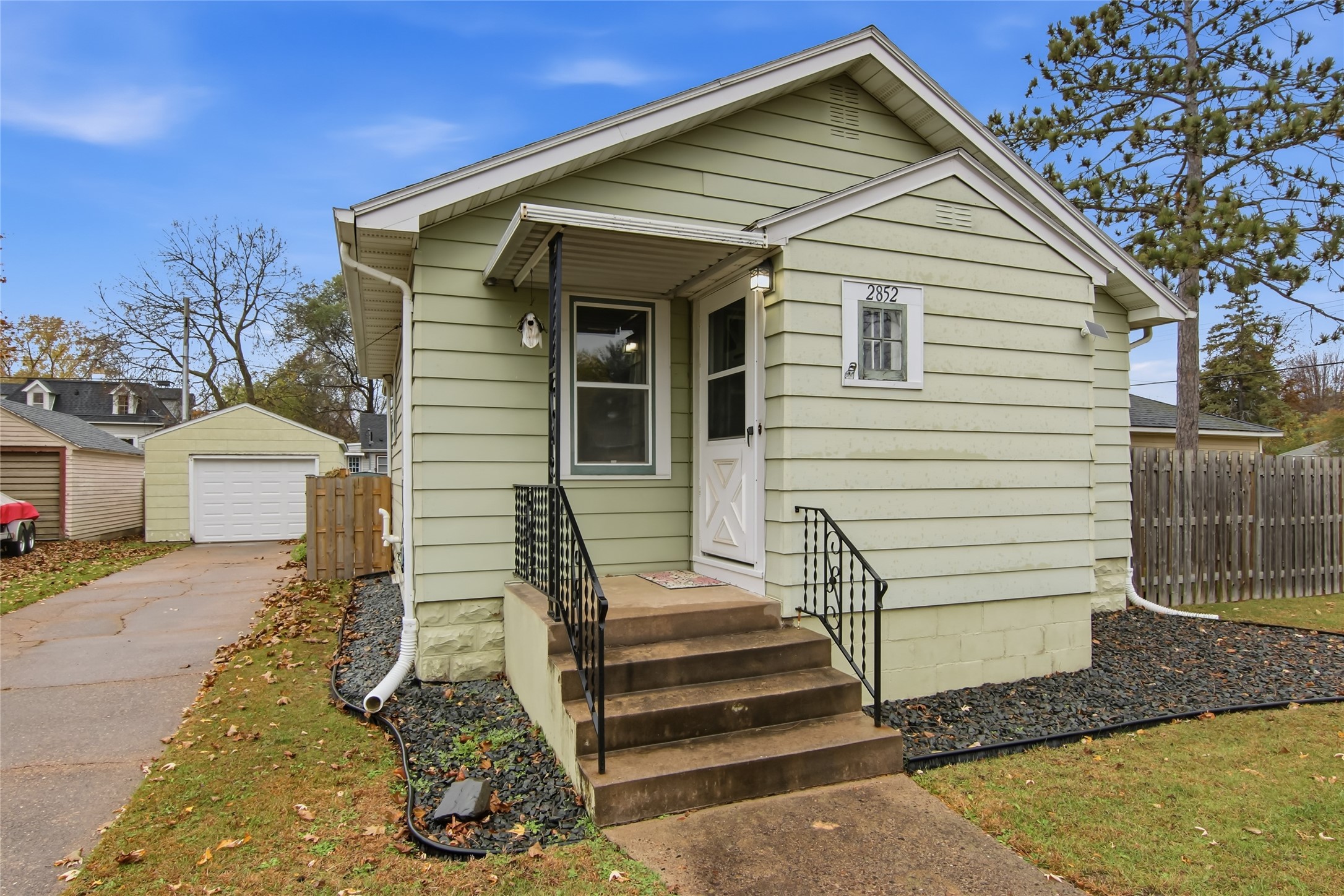 2852 5th Street Property Photo 2