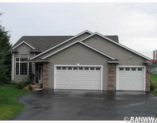 E4315 Pinewood Circle Property Photo 1