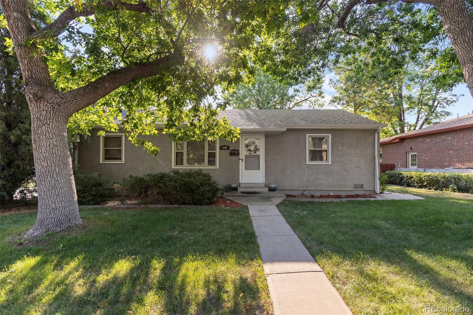 1600 S Ivy Way Property Photo 1