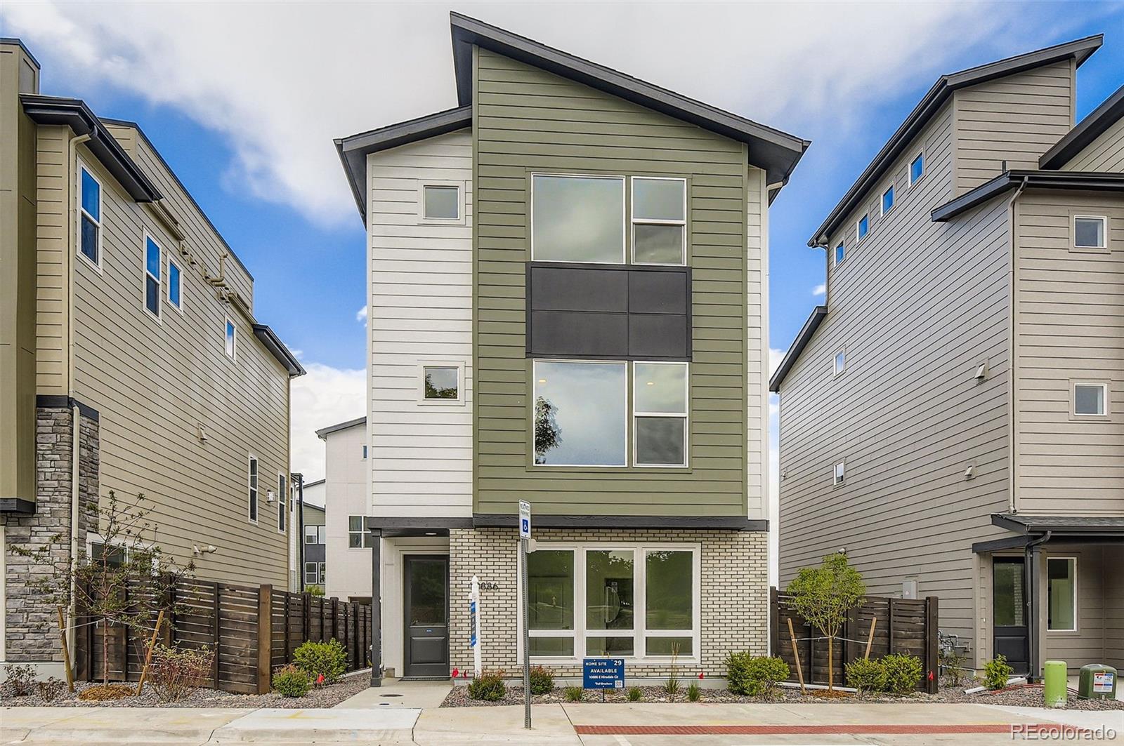 10886 E Hinsdale Circle