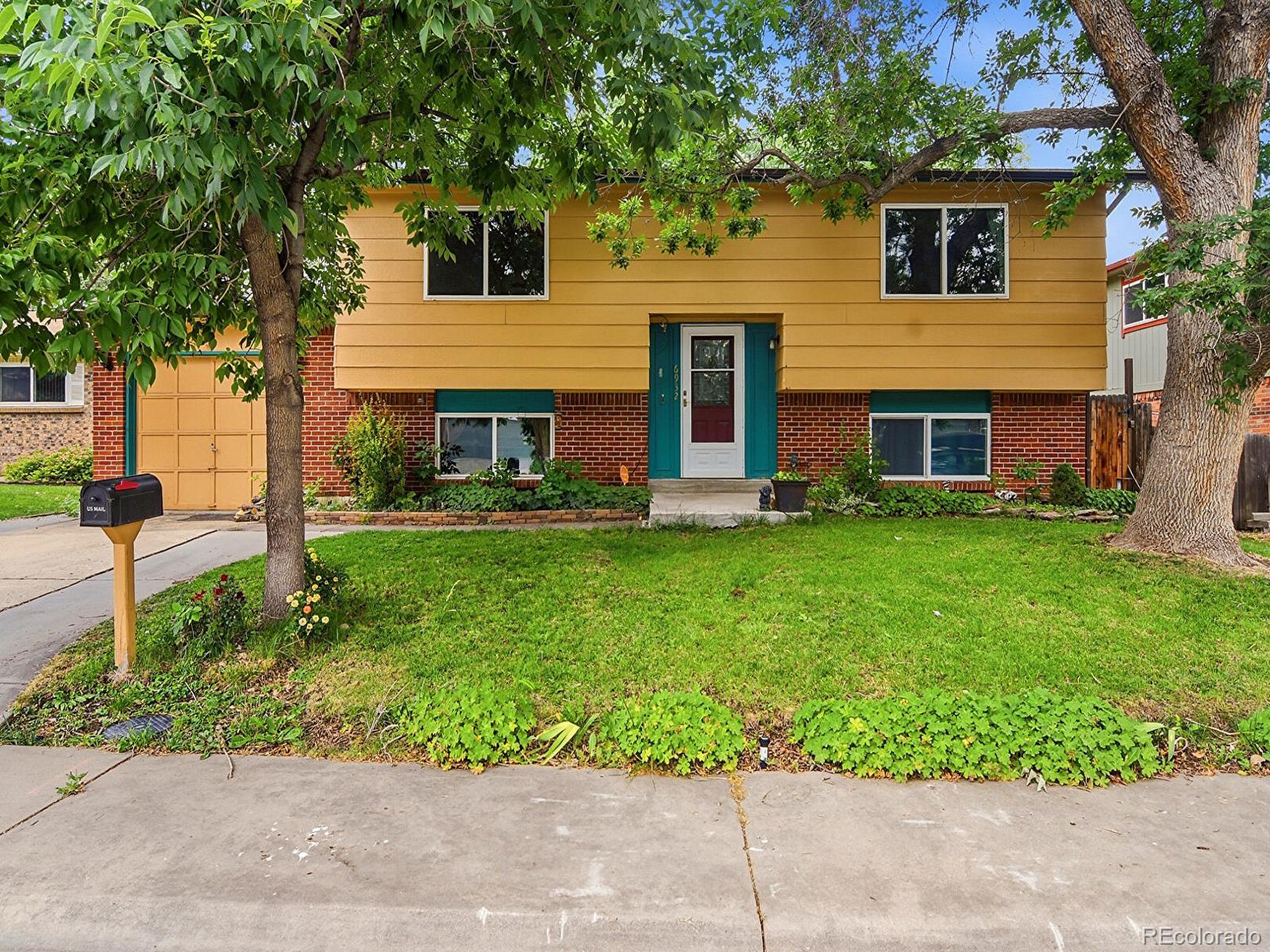 6932 Deframe Court Property Photo 1