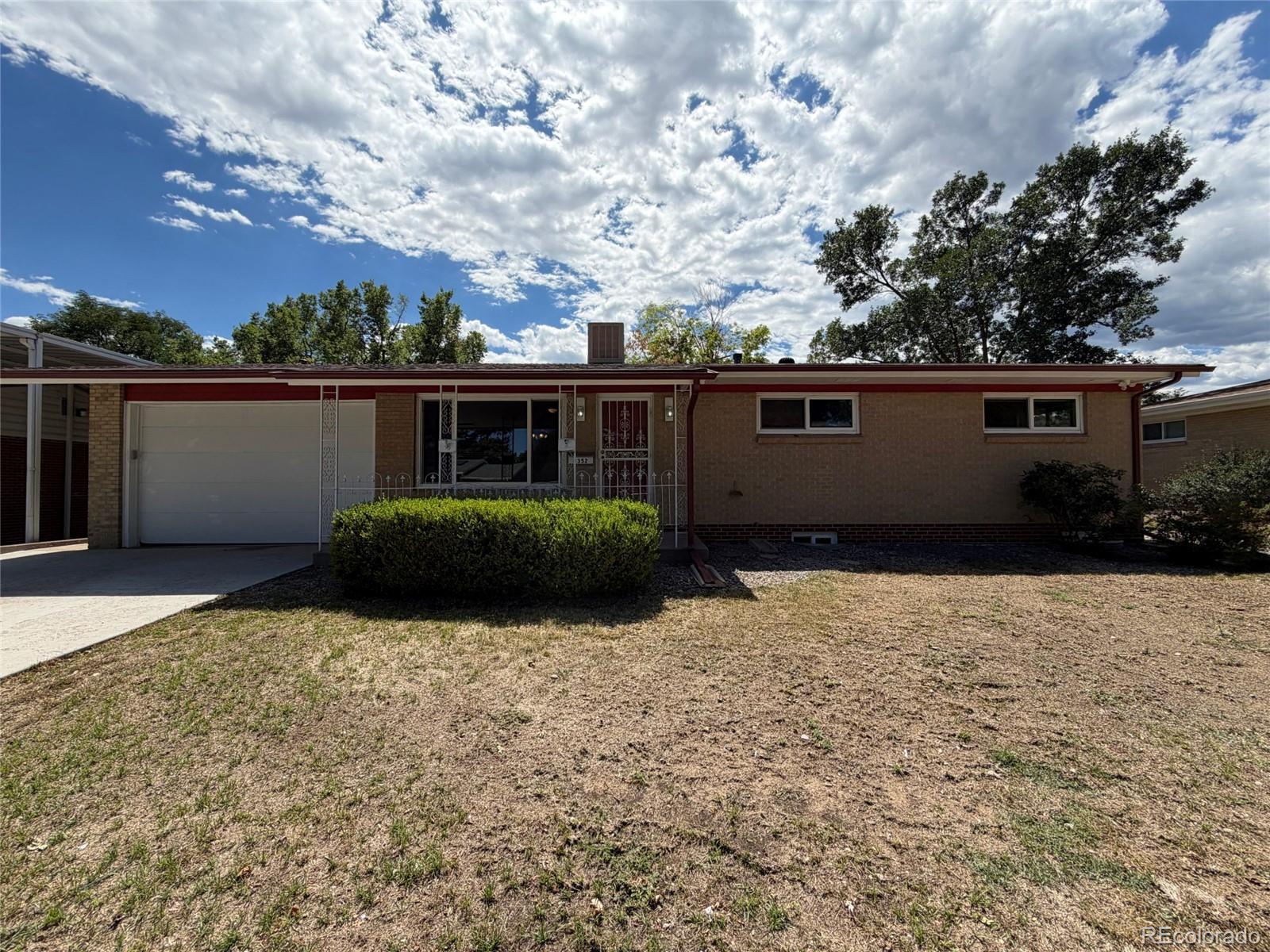 3352 W Aksarben Avenue Property Photo 1