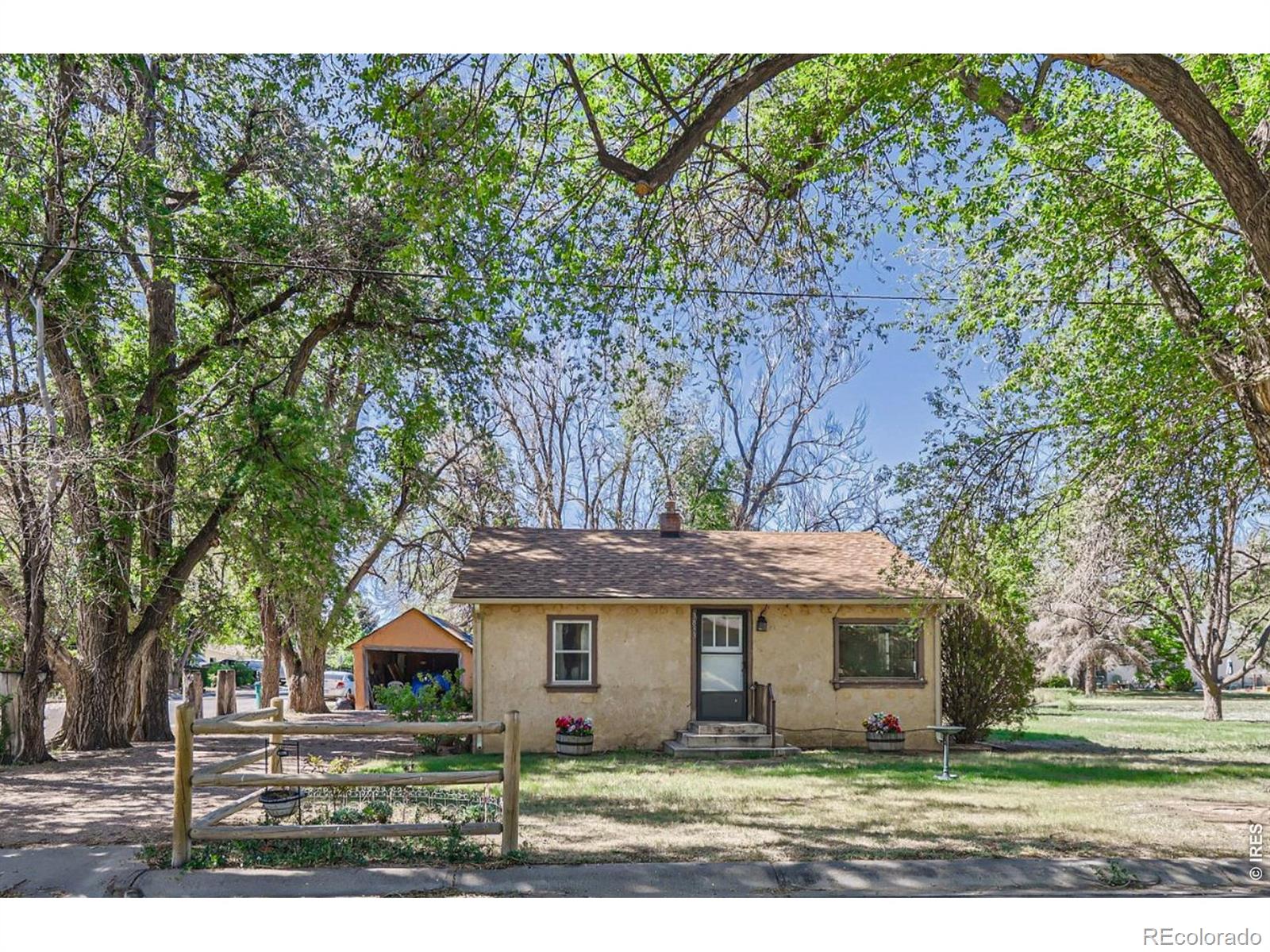 3833 Lincoln Avenue Property Photo 1