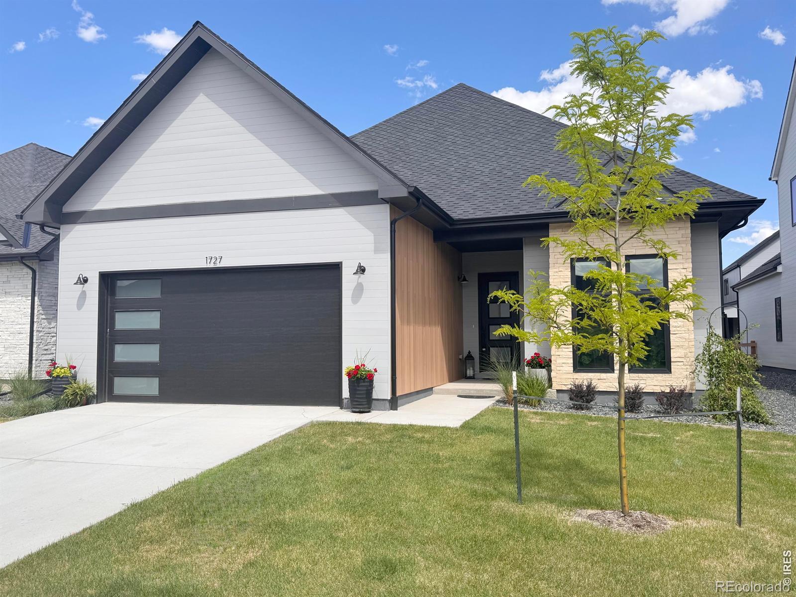 1727 Barefoot Drive Property Photo 1