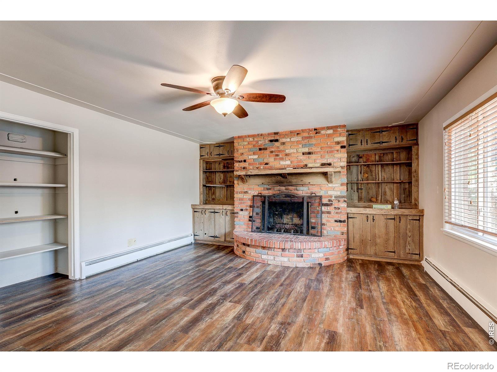 1827 Collyer Street Property Photo 1