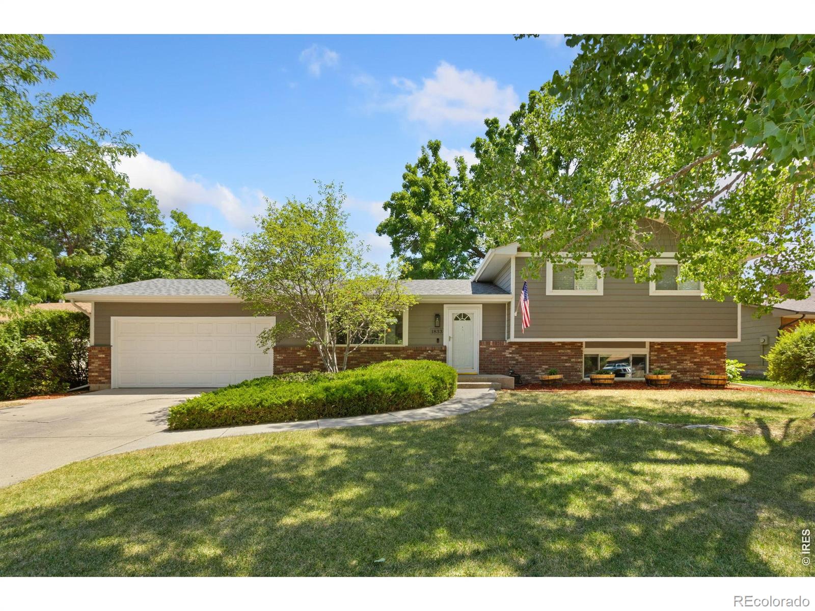 1833 Manchester Drive Property Photo 1