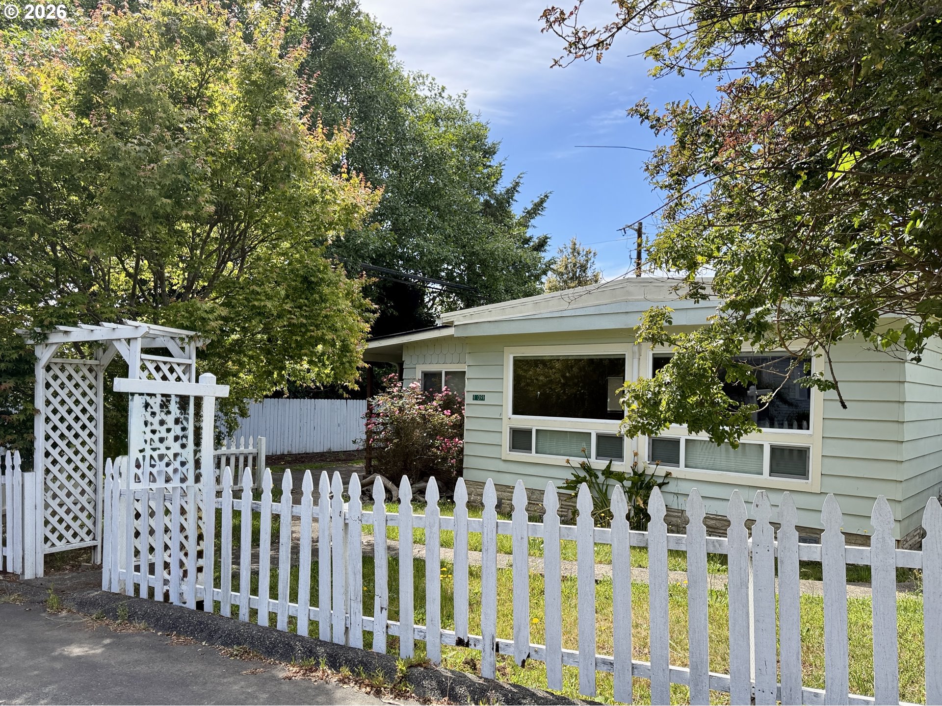 16091 Kings Way Property Photo 1