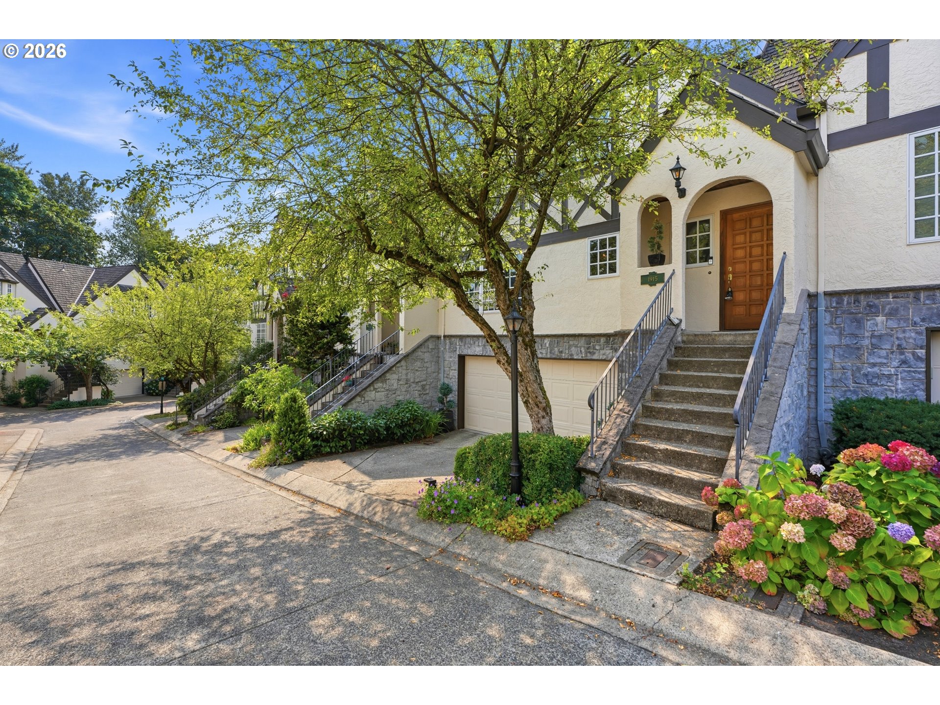 1915 NW YORKSHIRE LN Property Photo 1