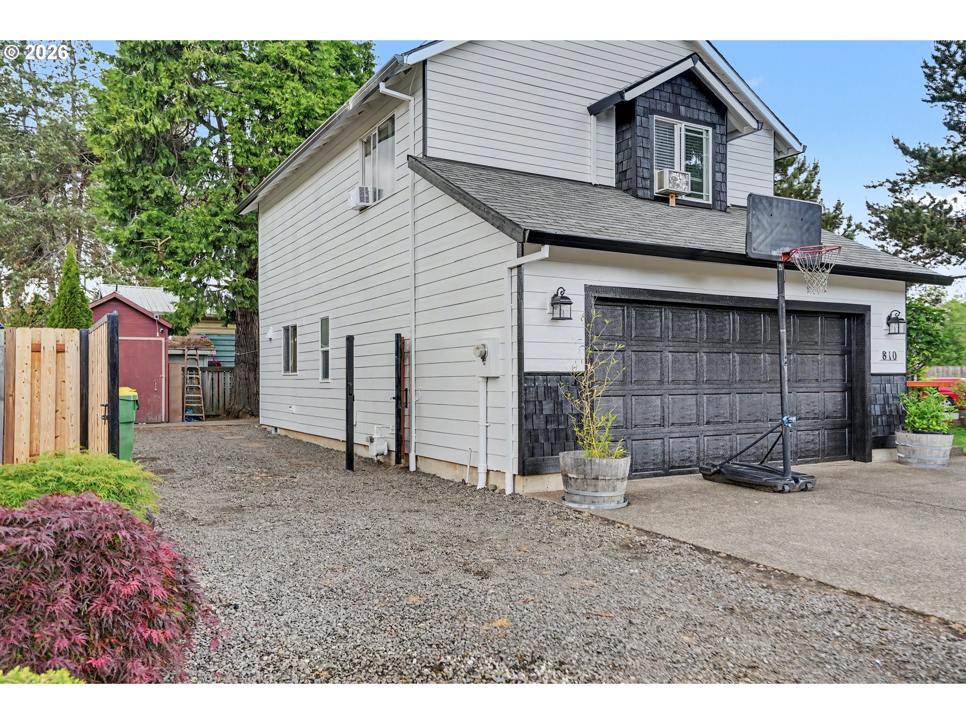 810 Se Locust St Property Photo 5