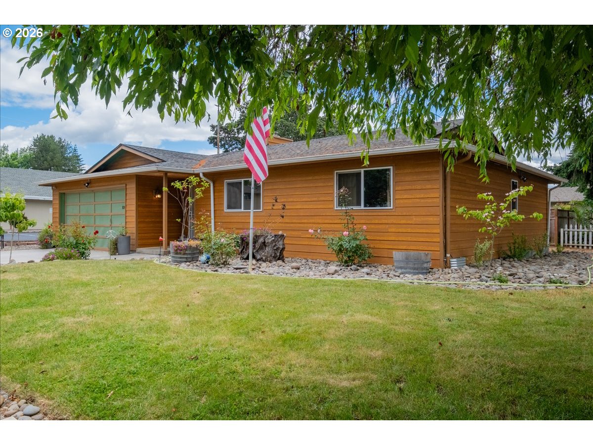1130 BAXTER RD Property Photo 1