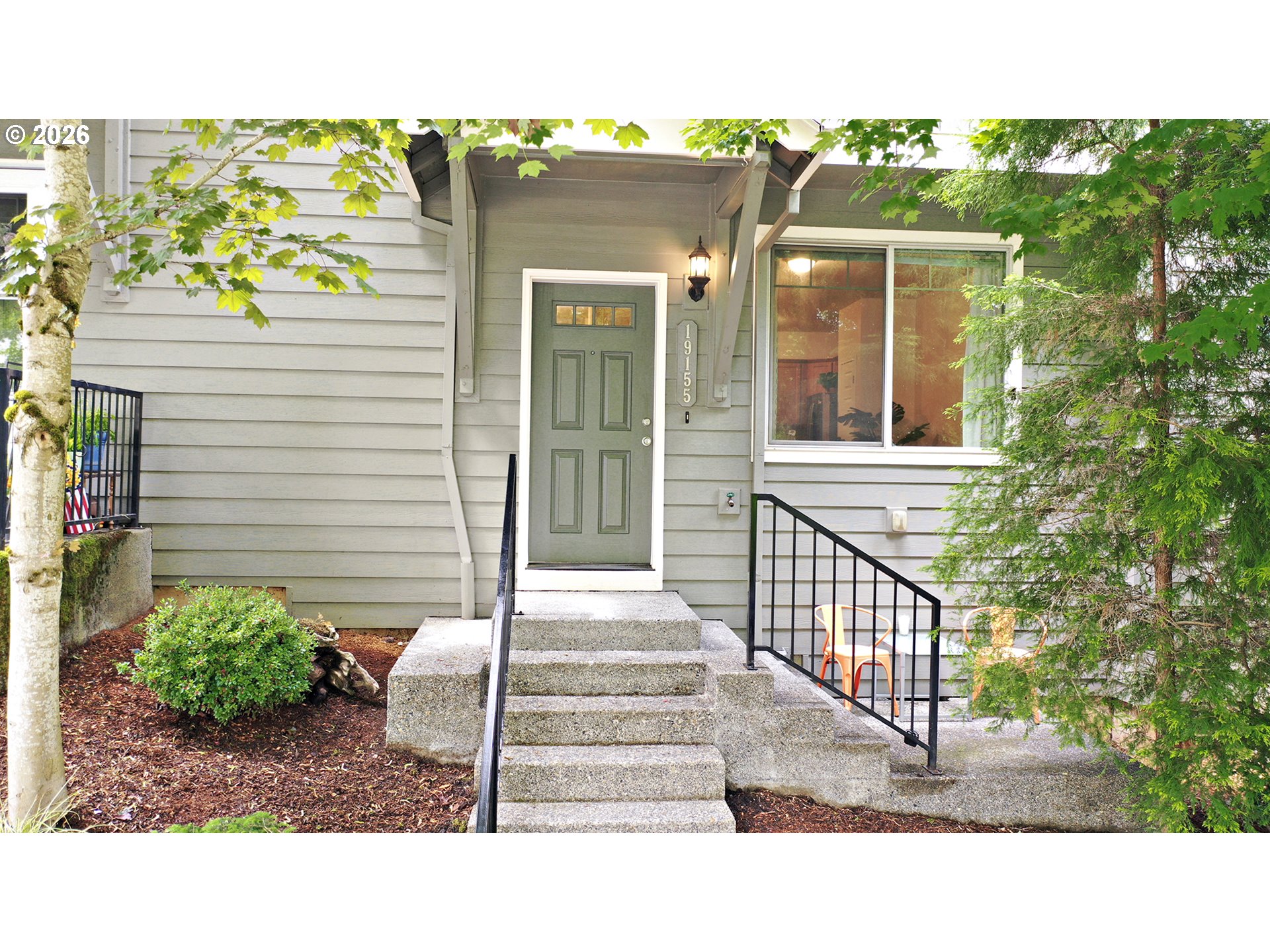 19155 OAK AVE Property Photo 1