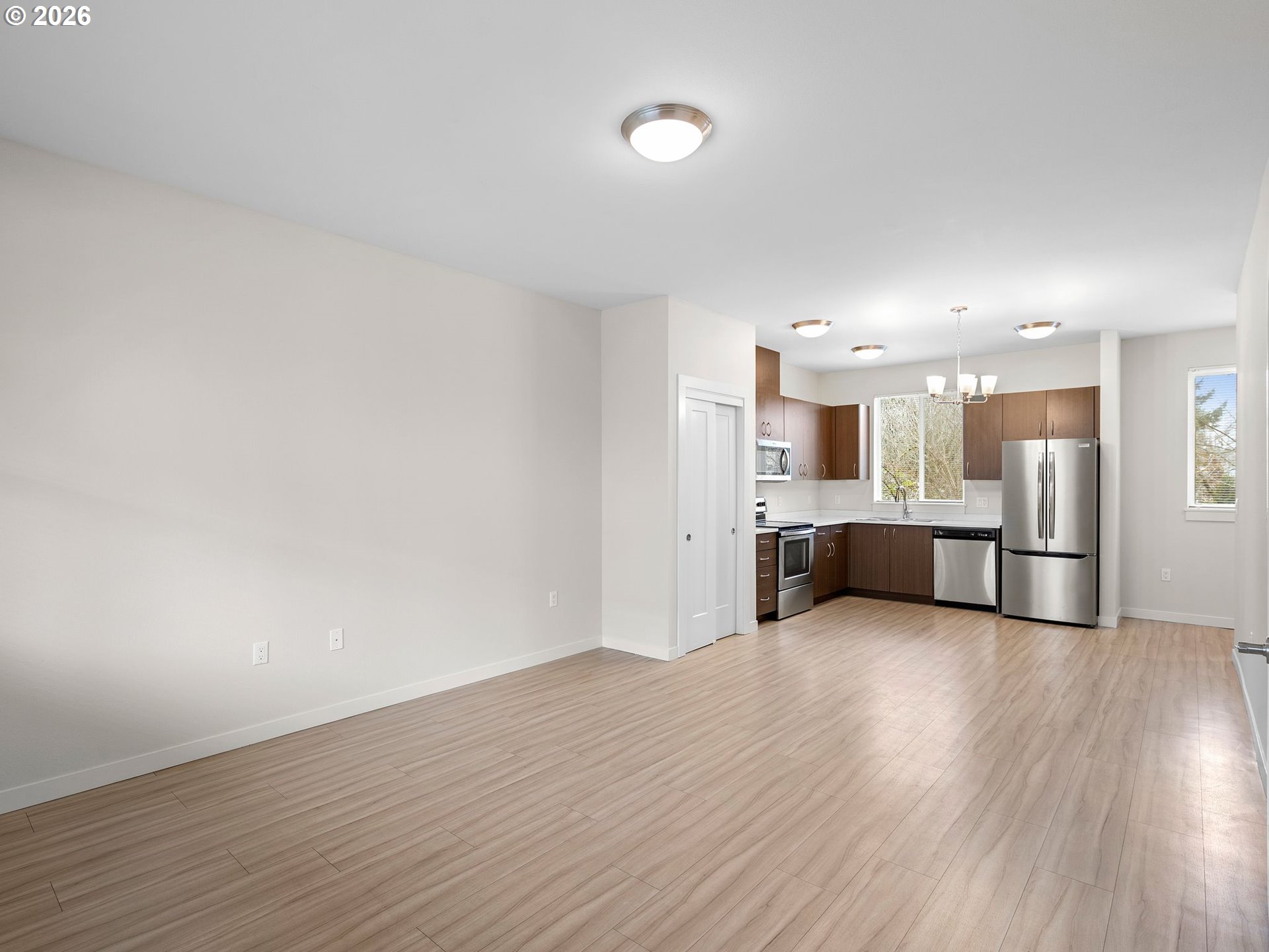 10843 E Burnside St Property Photo 7