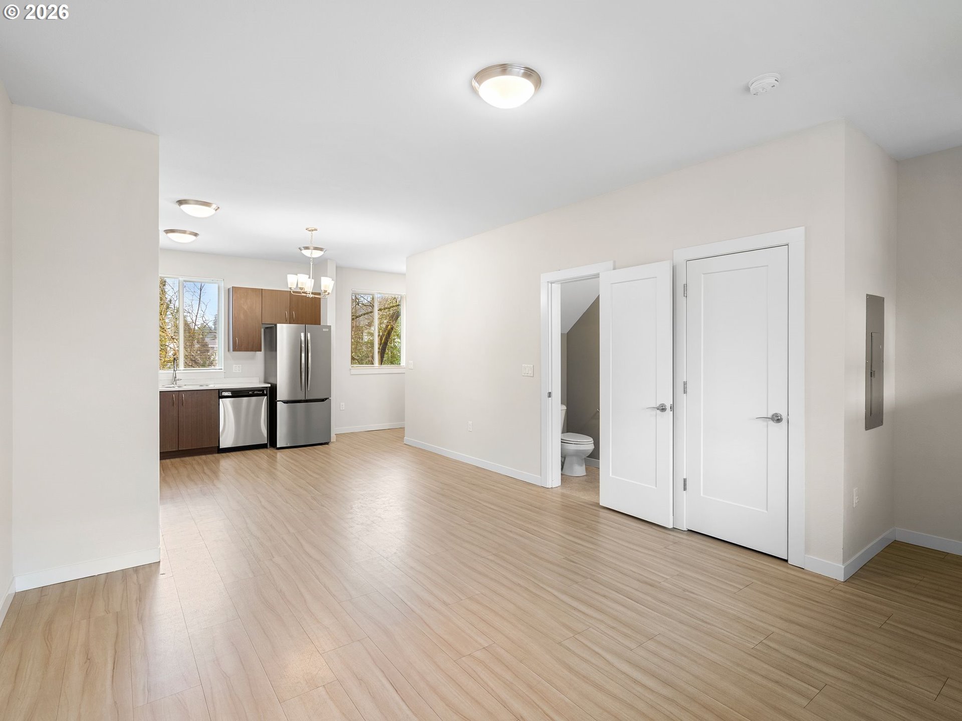 10843 E Burnside St Property Photo 9
