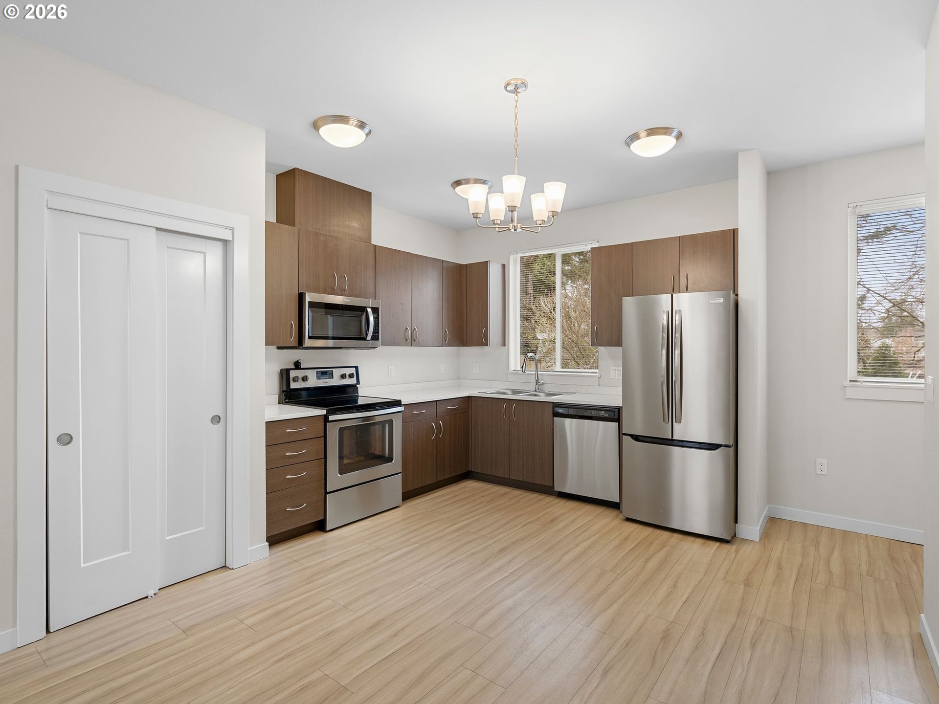 10843 E Burnside St Property Photo 13