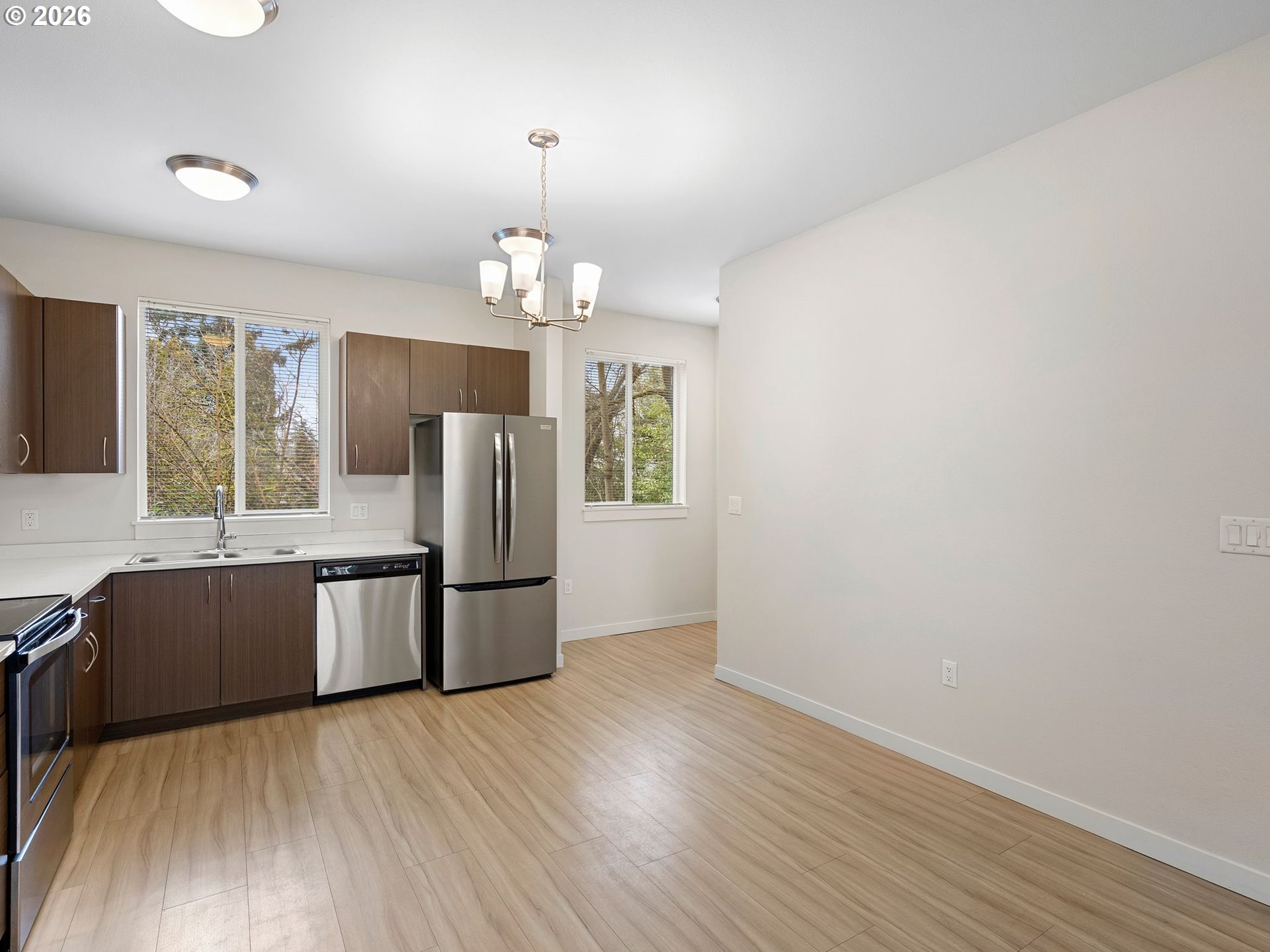 10843 E Burnside St Property Photo 15
