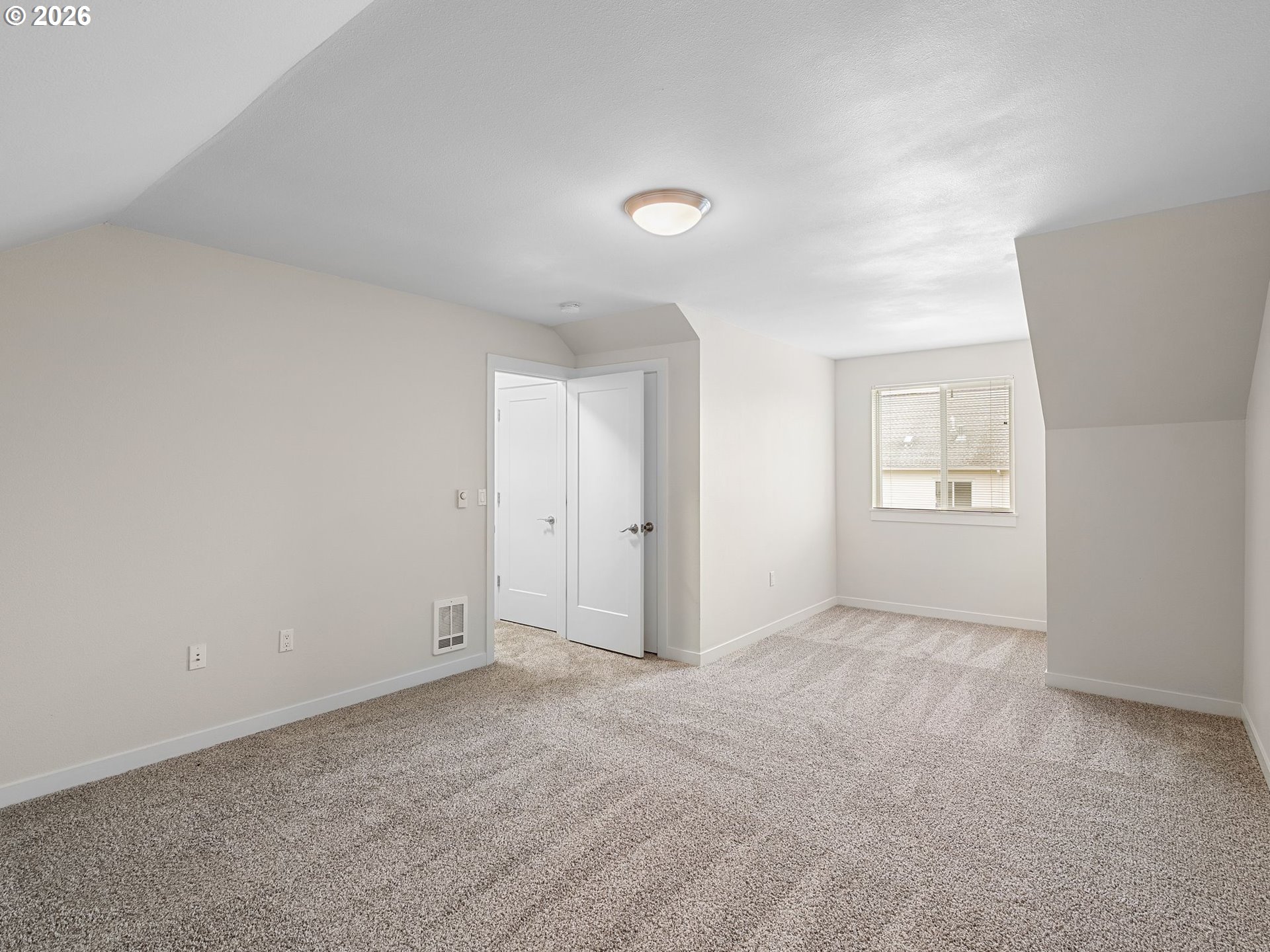 10843 E Burnside St Property Photo 32