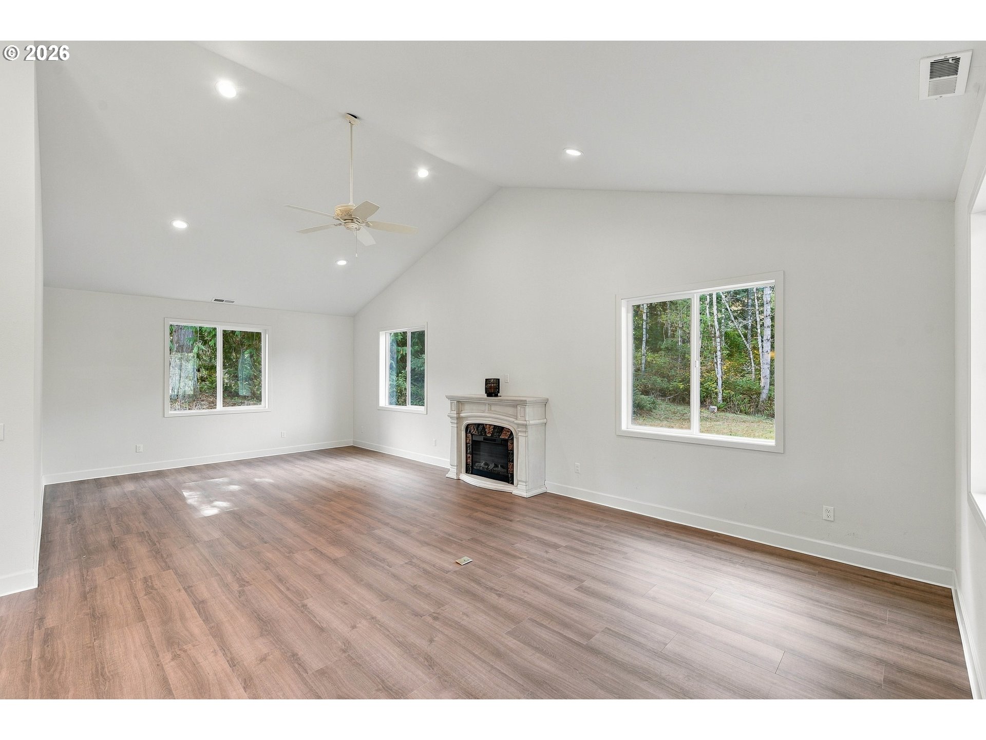 1203 N Crest Rd Property Photo 11