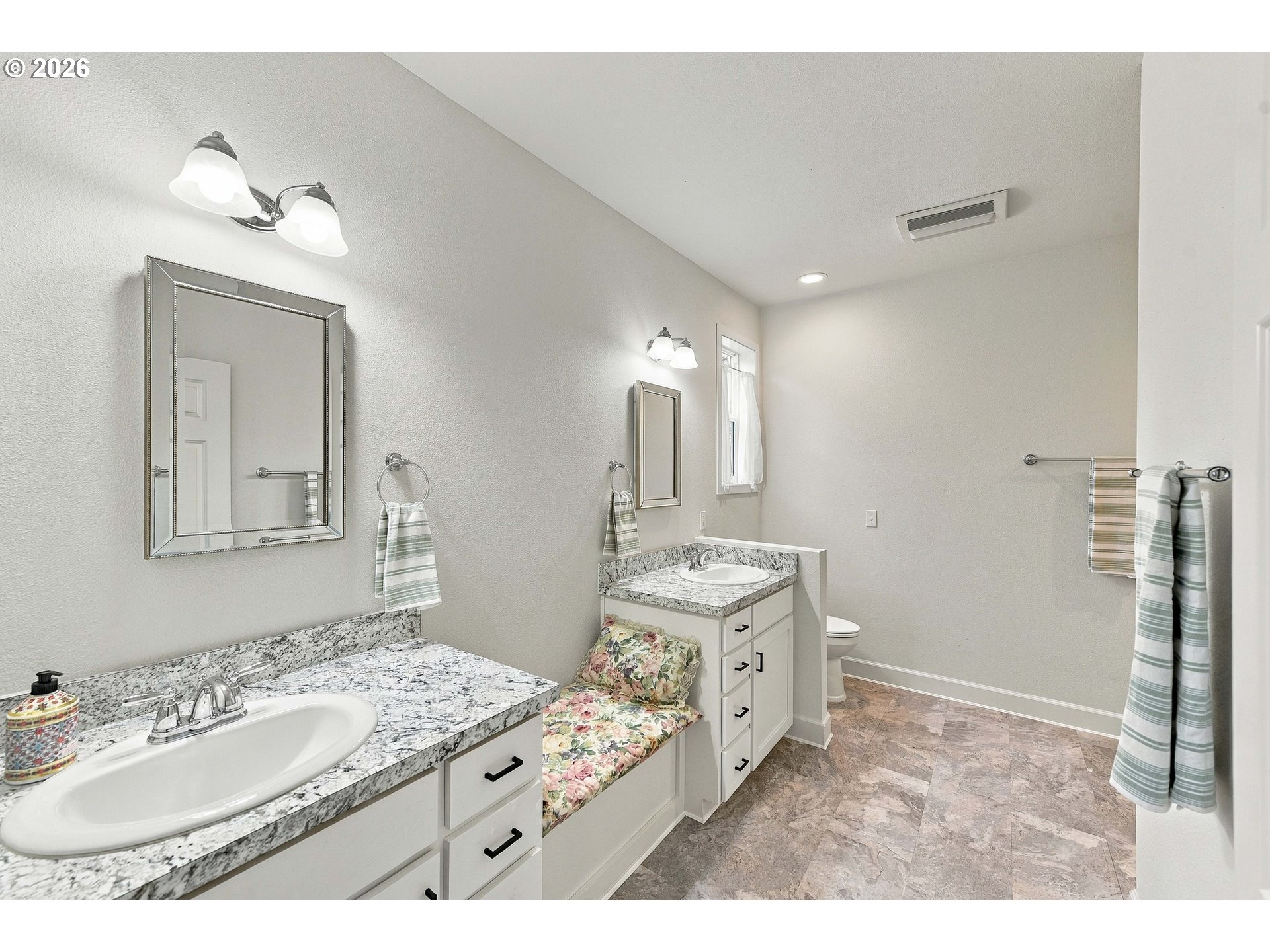 1203 N Crest Rd Property Photo 18