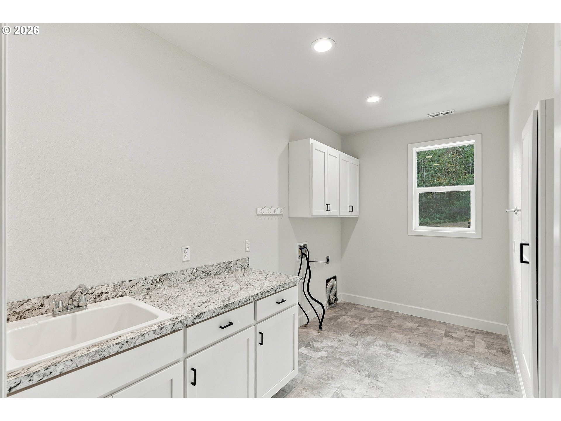 1203 N Crest Rd Property Photo 29