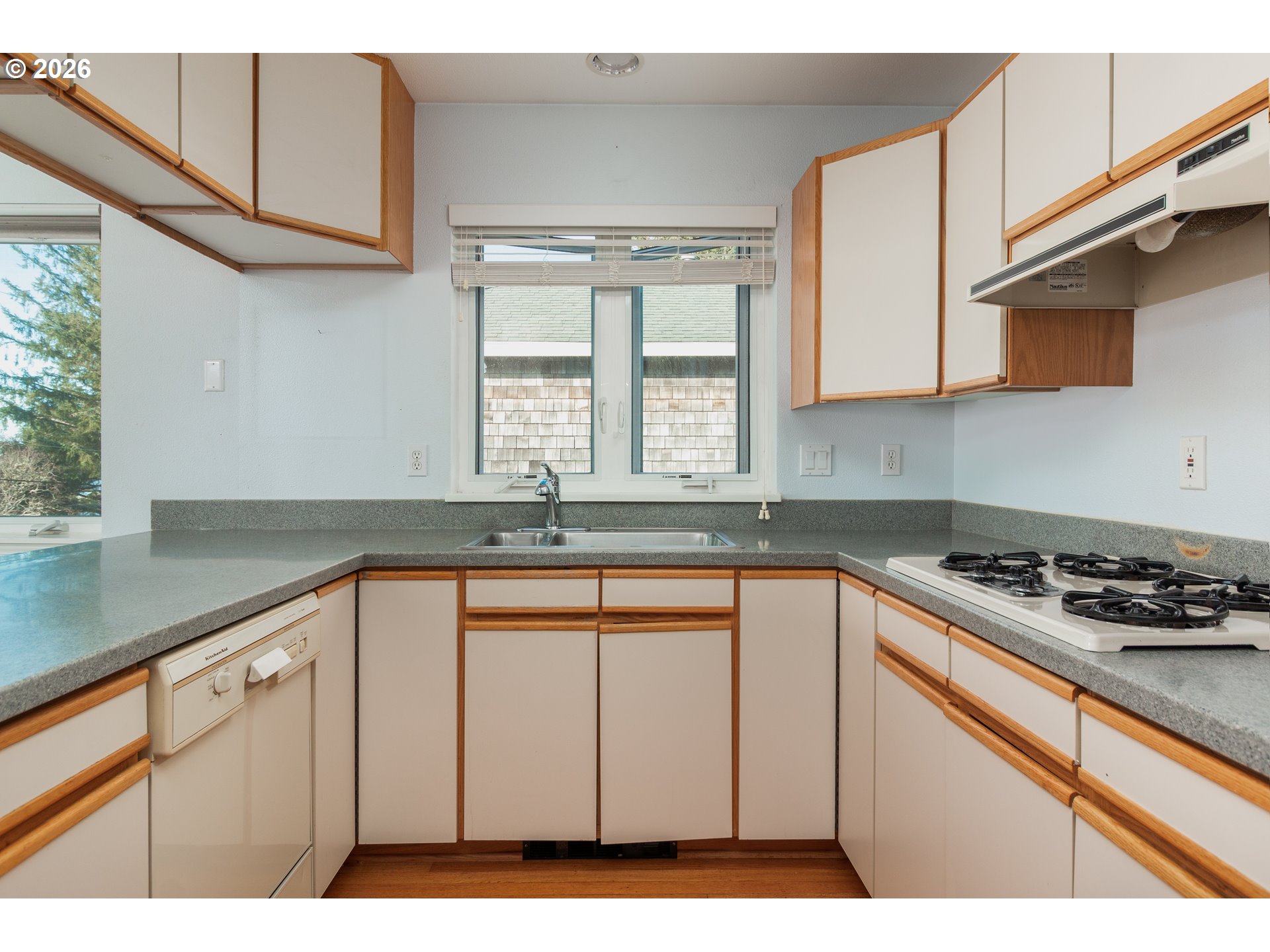 420 Sw Coast Ave Property Photo 13