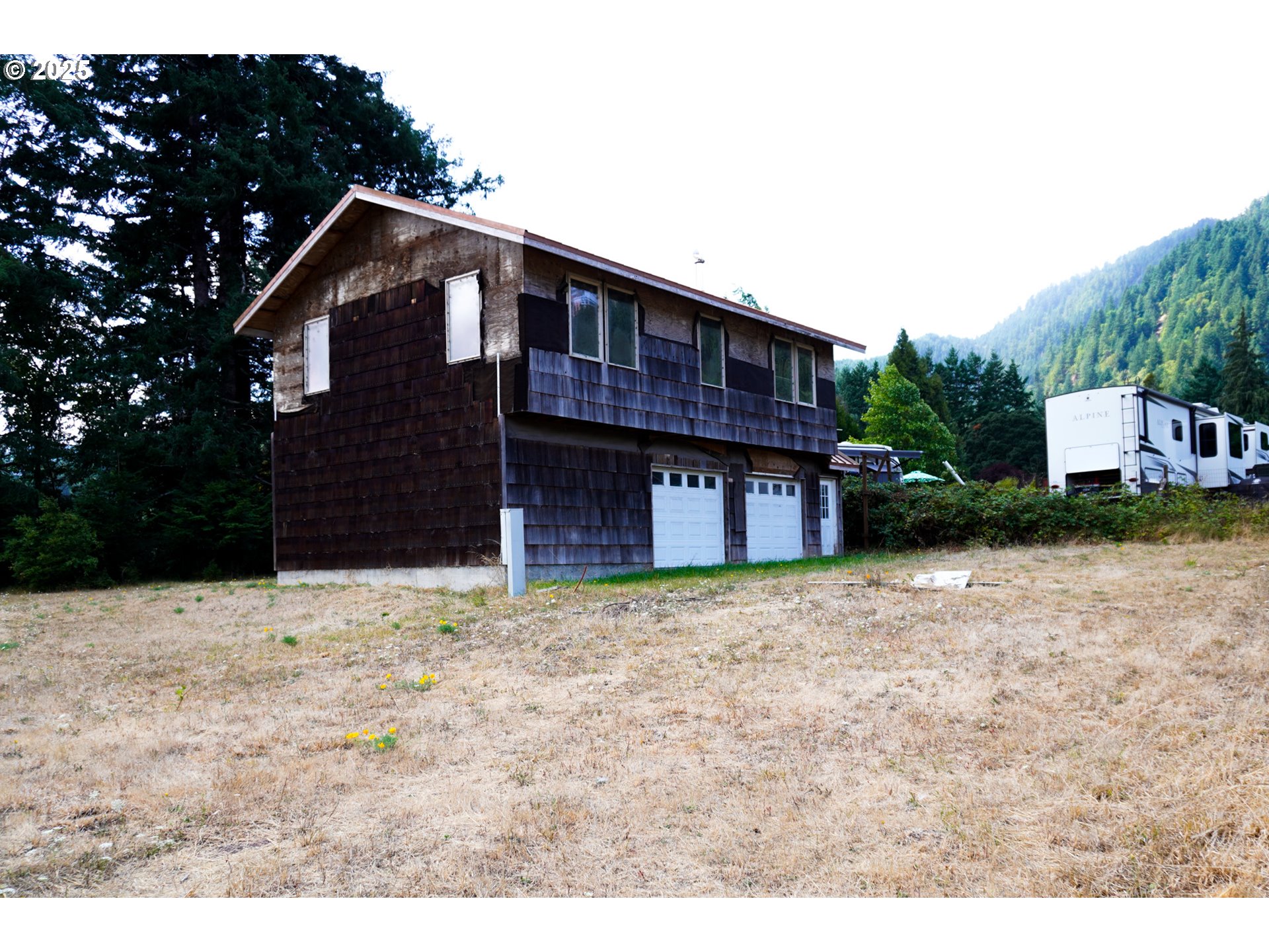 815 E AVE
