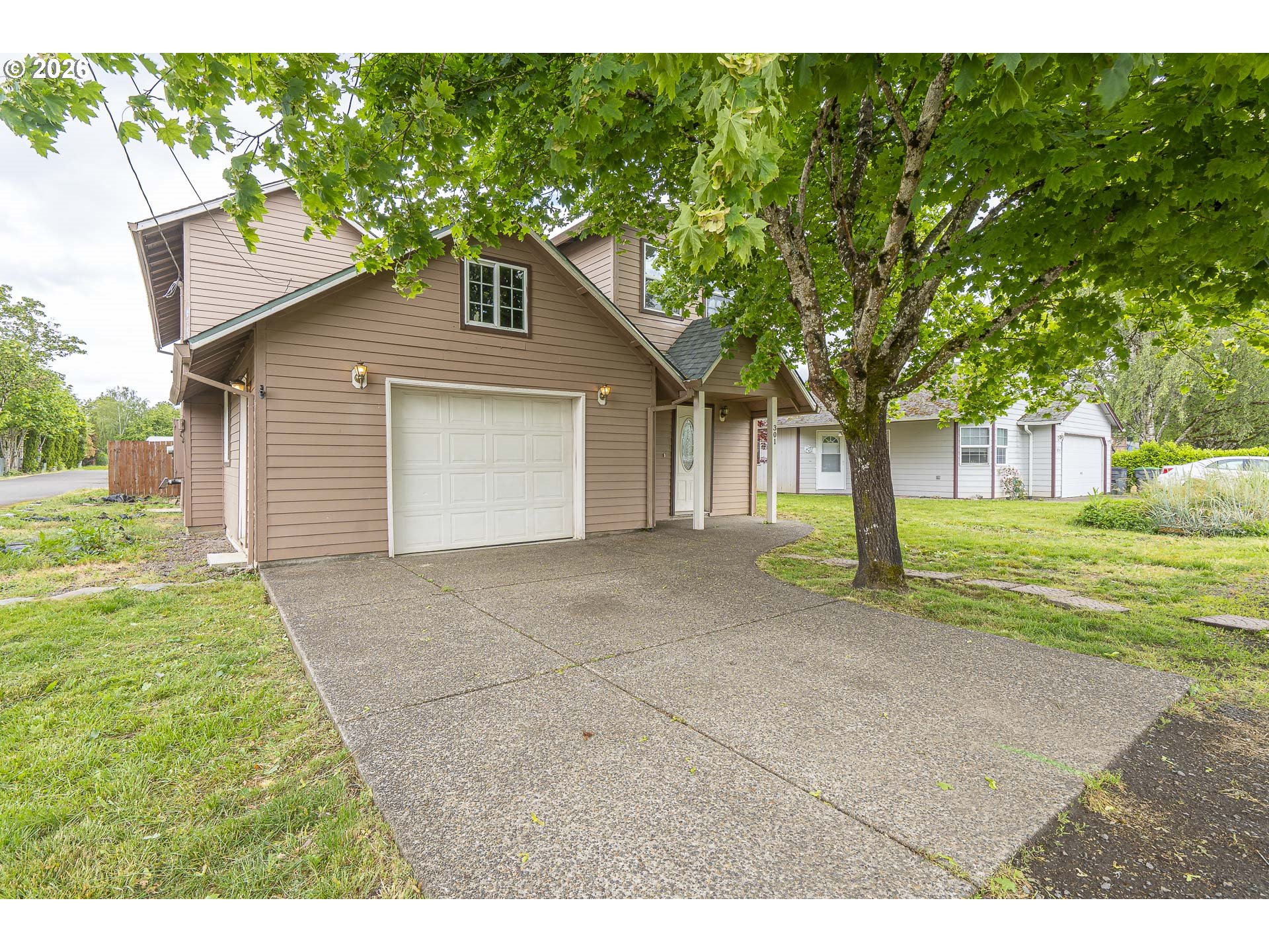301 Flower Ln Property Photo 1