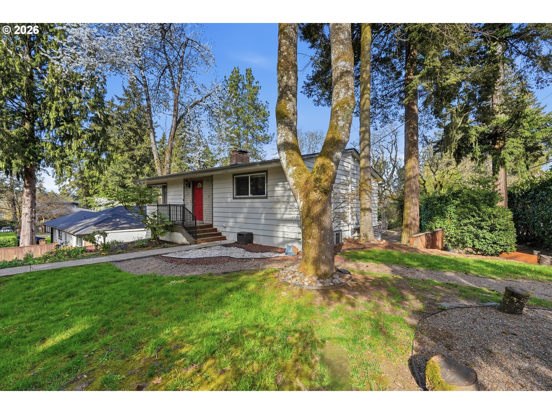 959 Lee St Property Photo 3