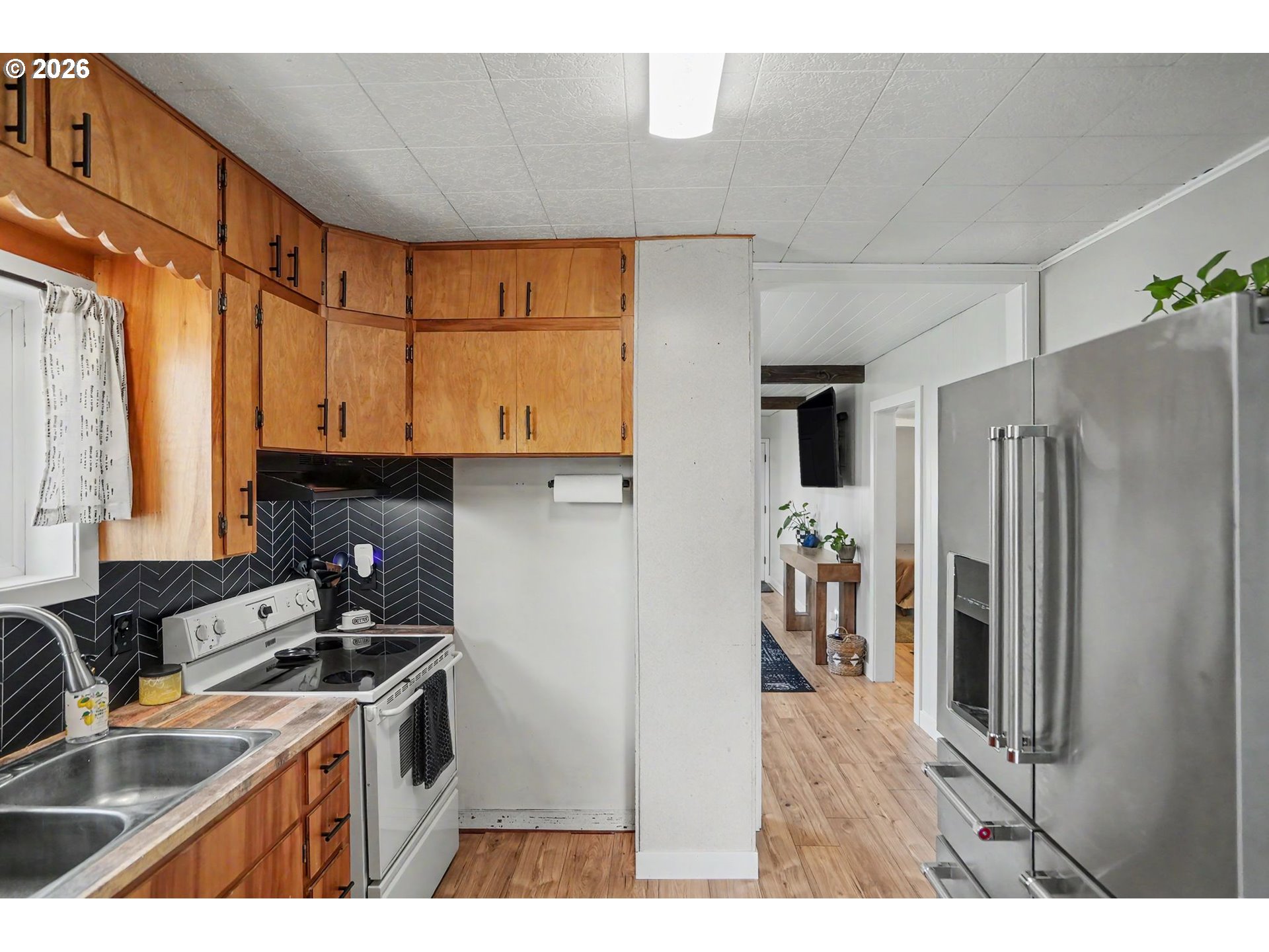 216 E Main St Property Photo 15