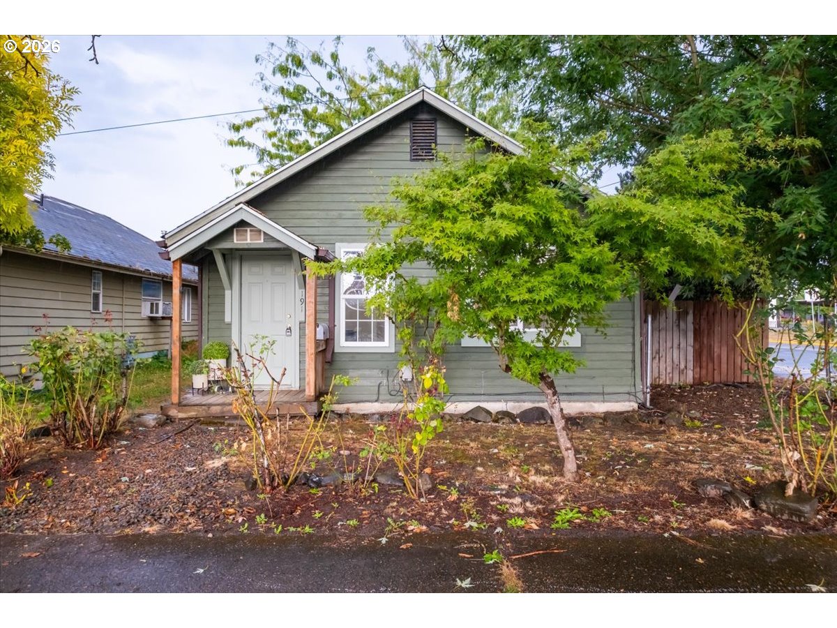 191 Catron St S Property Photo 1