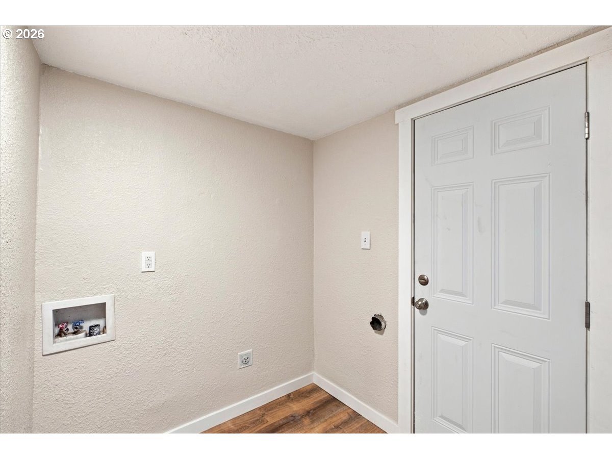 191 Catron St S Property Photo 29