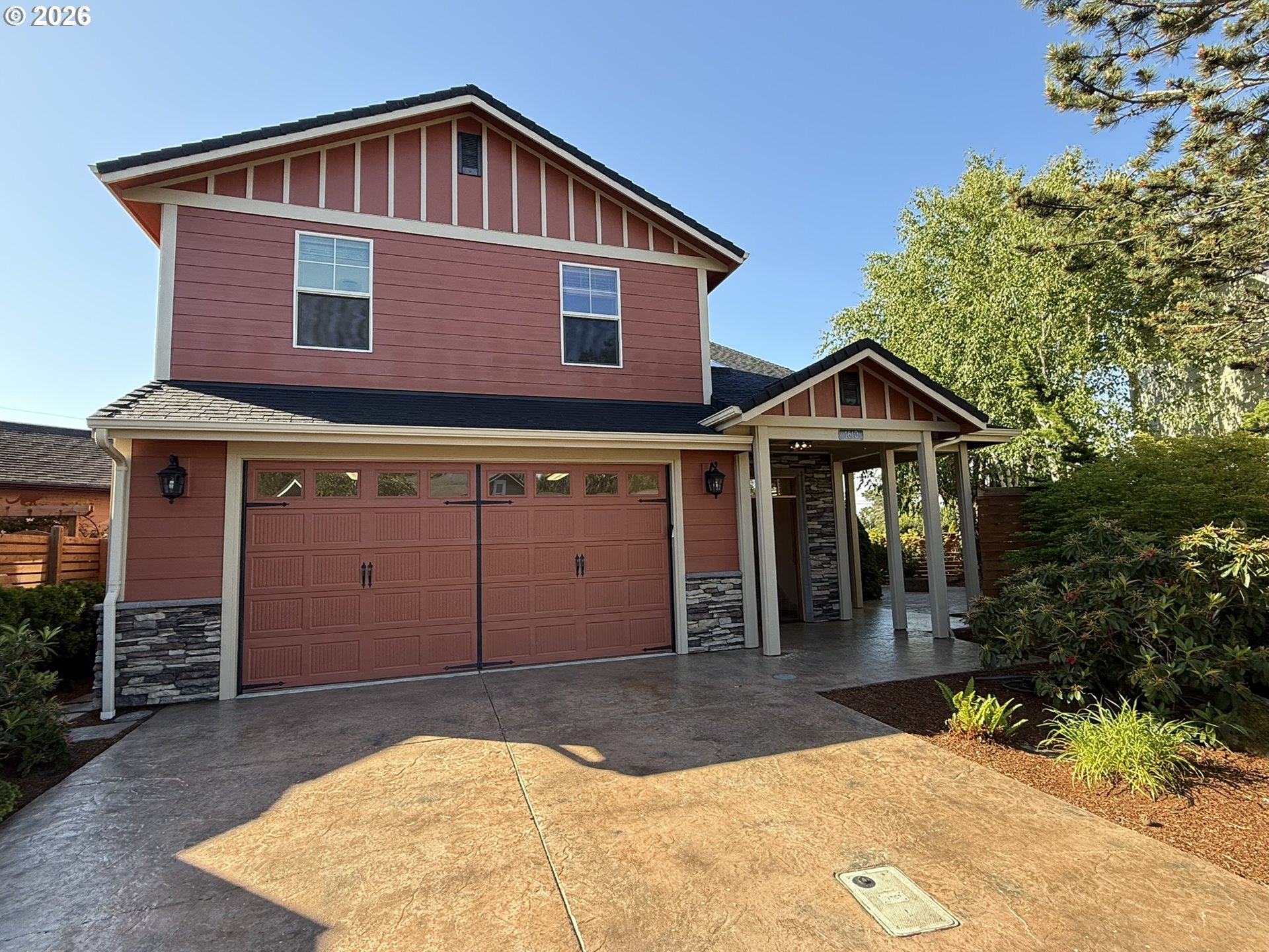 1610 38th Loop Property Photo 1