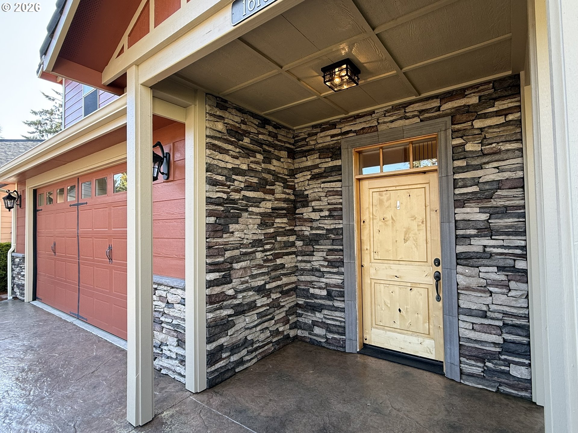 1610 38th Loop Property Photo 2
