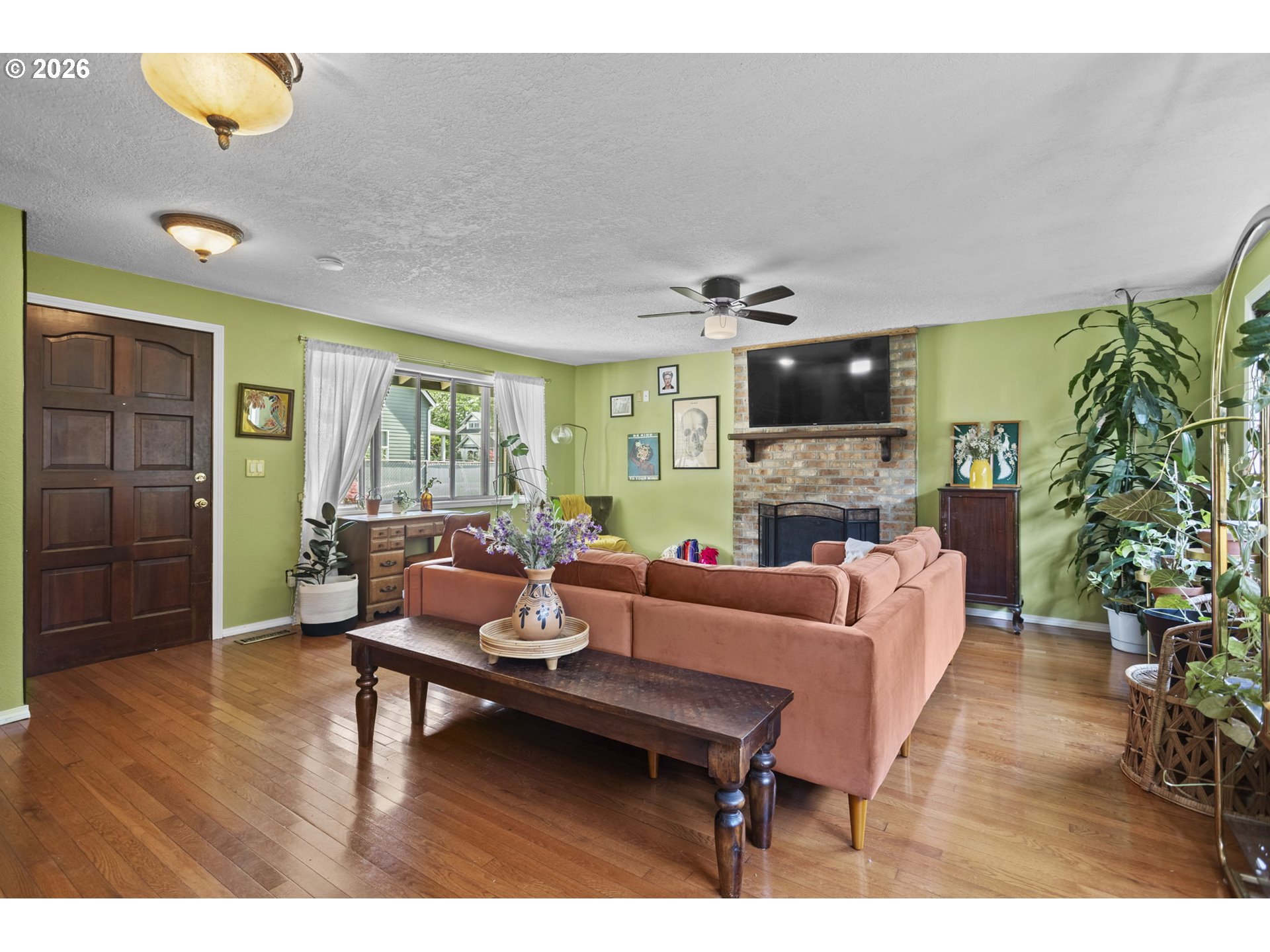 160 W Berkeley St Property Photo 6