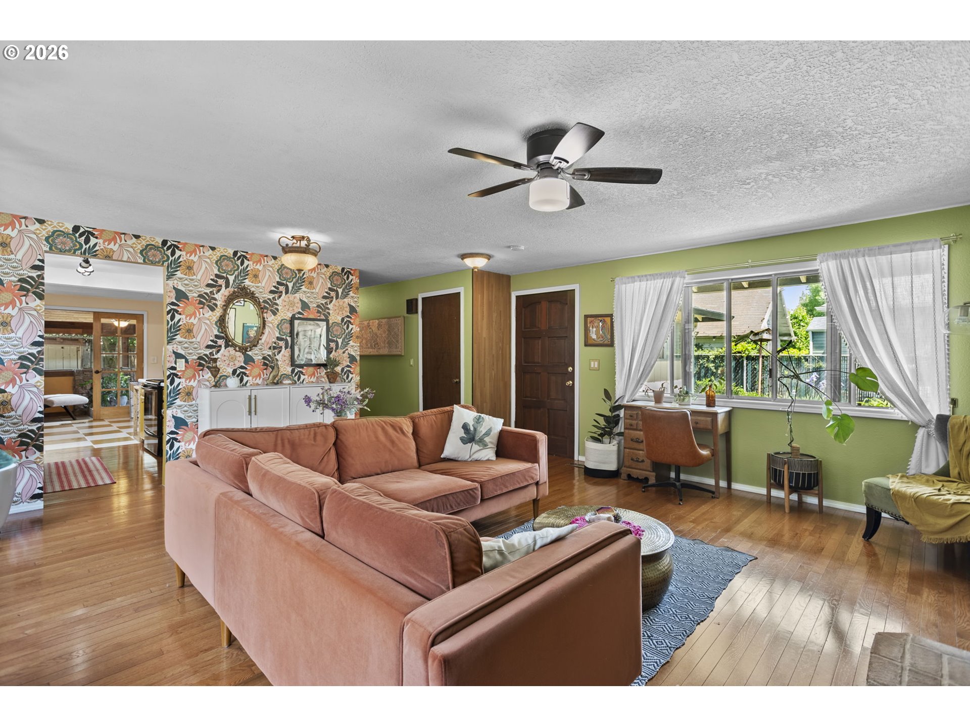 160 W Berkeley St Property Photo 8