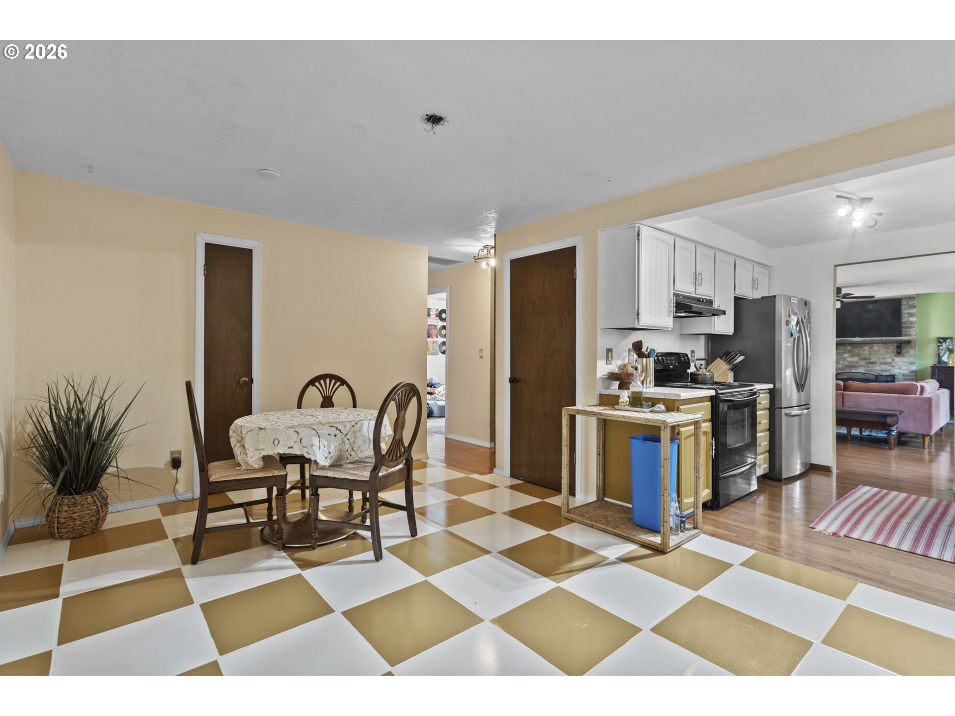 160 W Berkeley St Property Photo 16