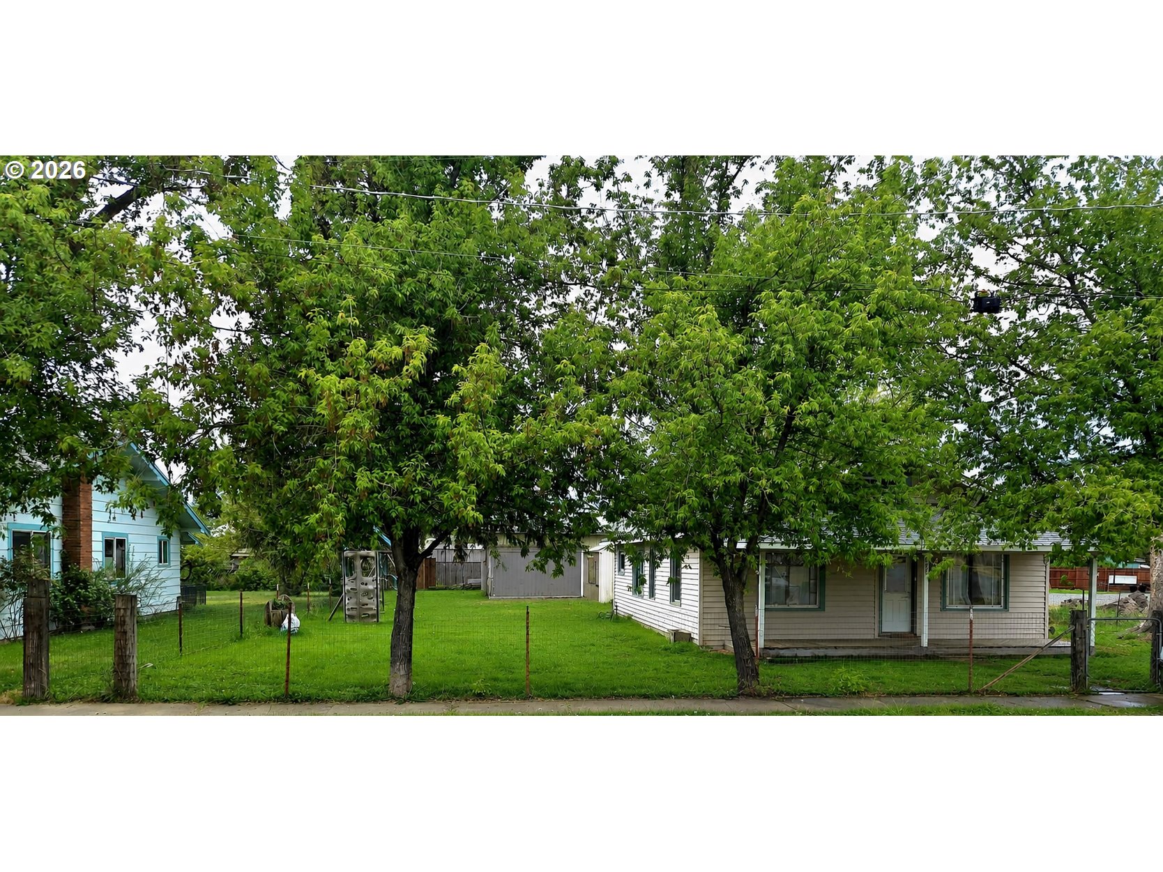395 Center St Property Photo 4