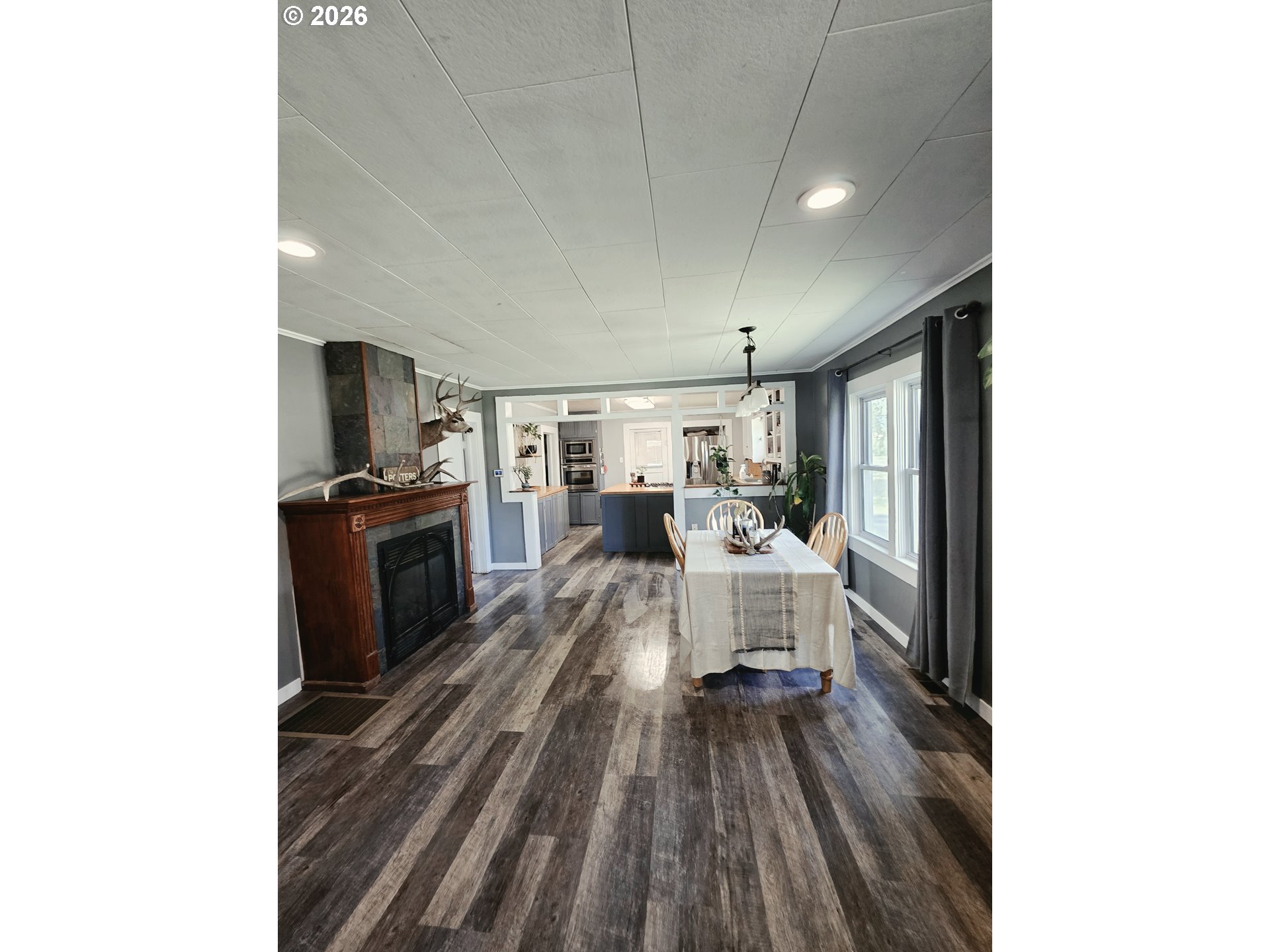 395 Center St Property Photo 6
